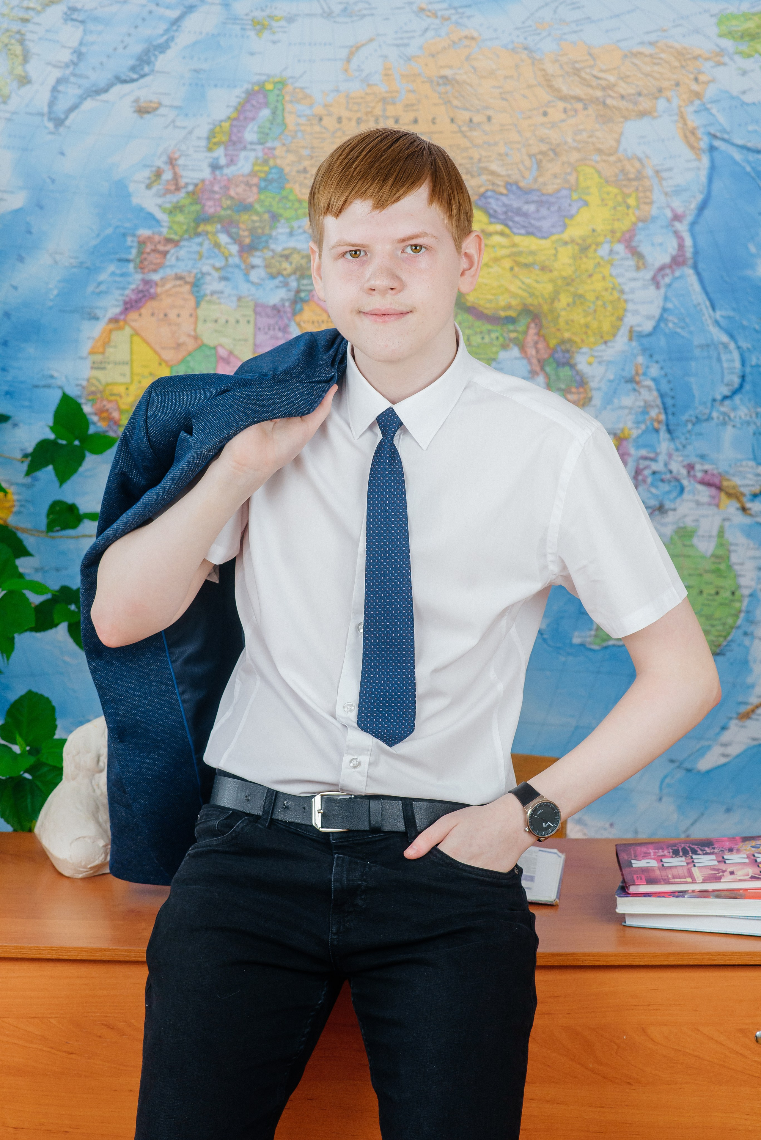 На фоне карты. Семейный фотограф в Барнауле