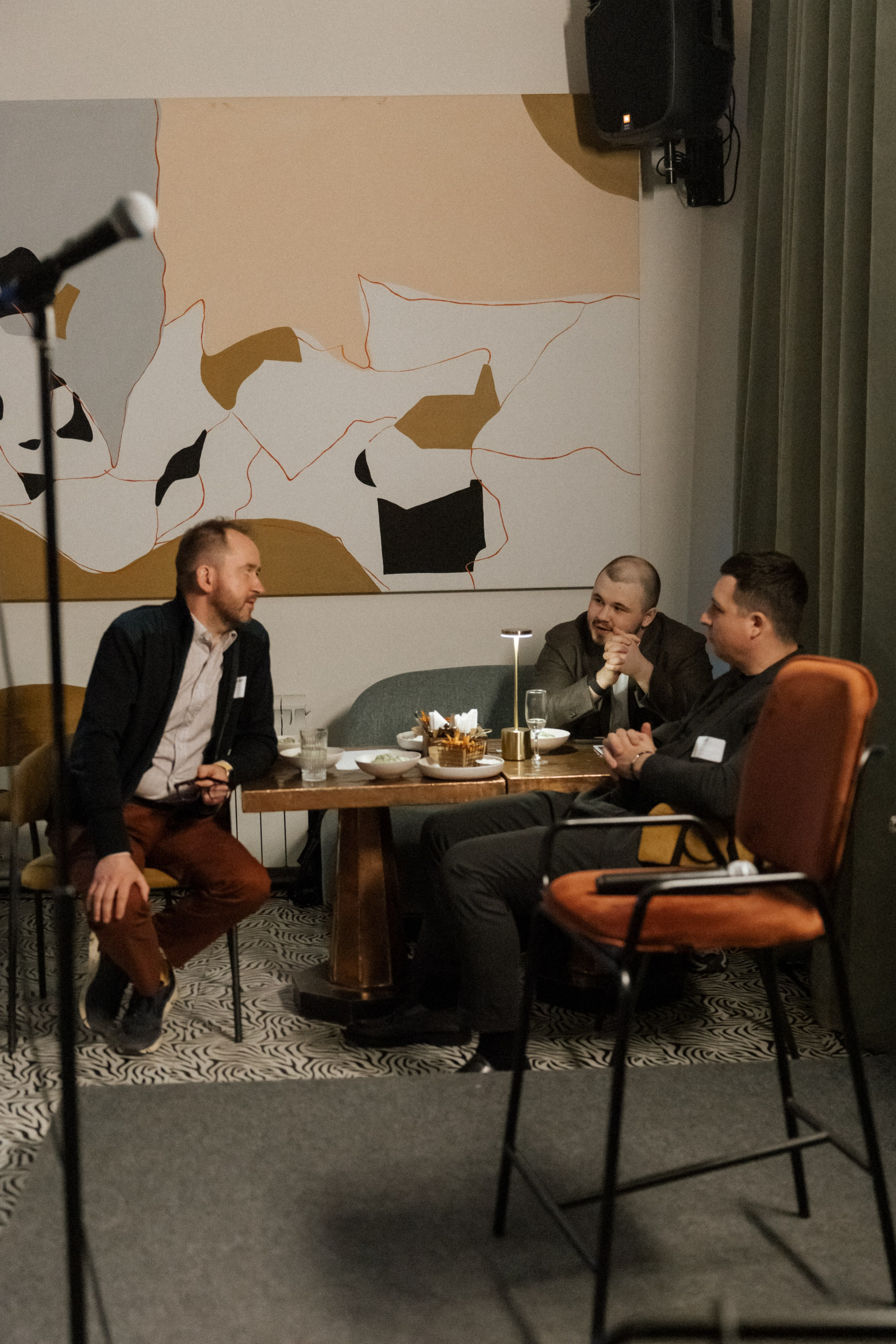 Очень сложные переговоры. South HUB