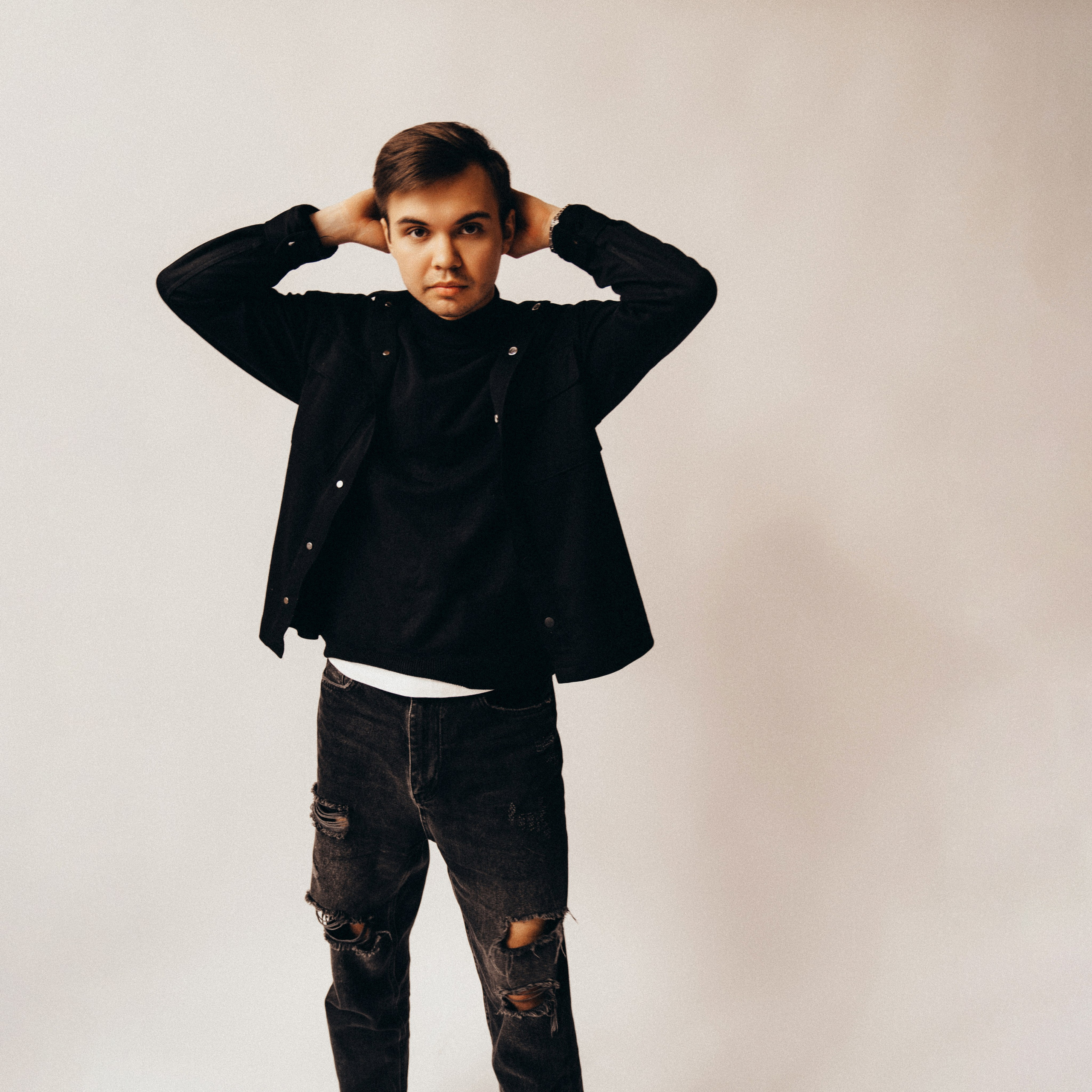 Антон 17.03. Идеальные портреты для соцсетей — Фотограф Ленар