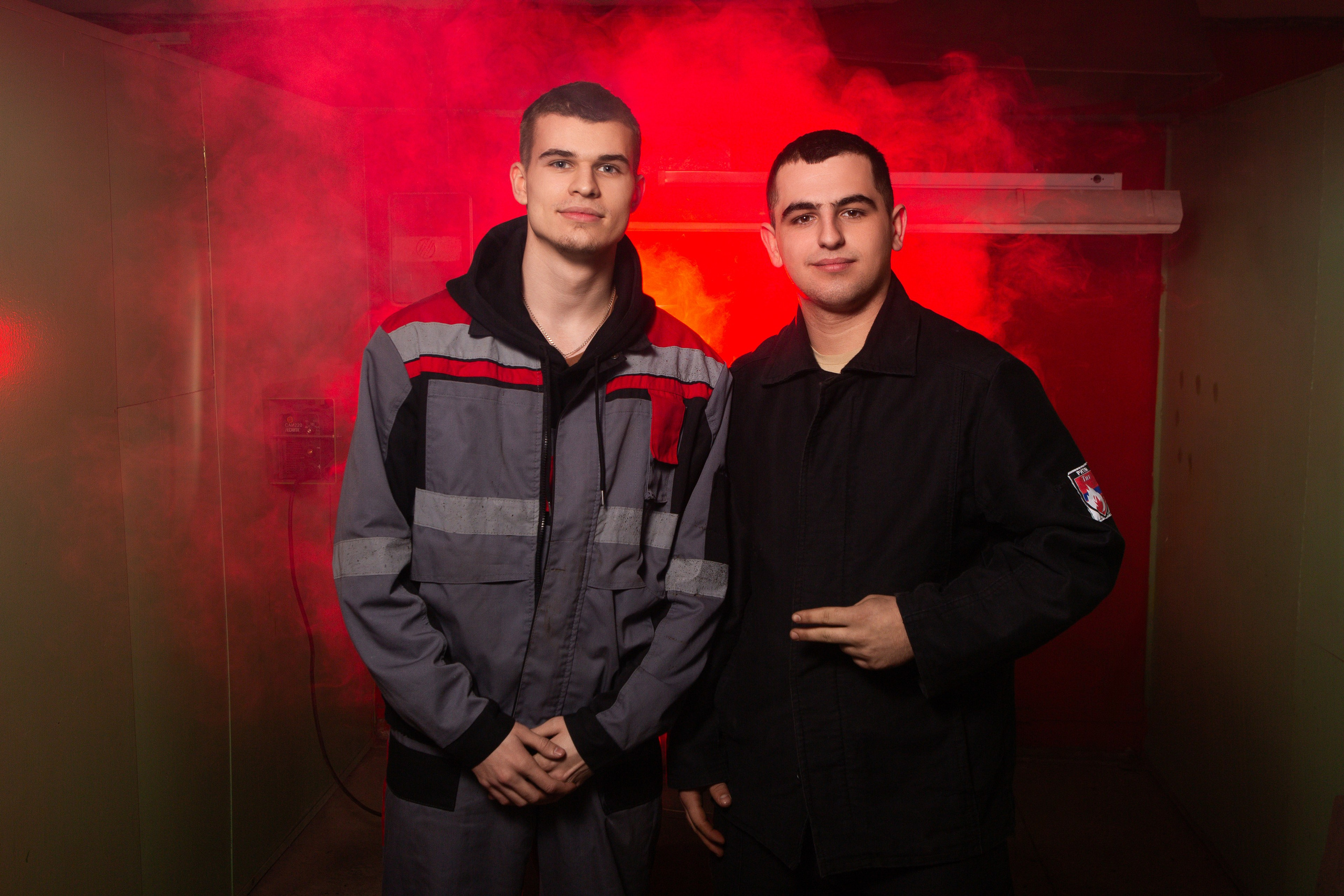 Фотосессия в Цеху для Выпускников Сварочного Производства | Твой Альбом Мценск. ТВОЙ АЛЬБОМ / ТВОИ ПРАВИЛА