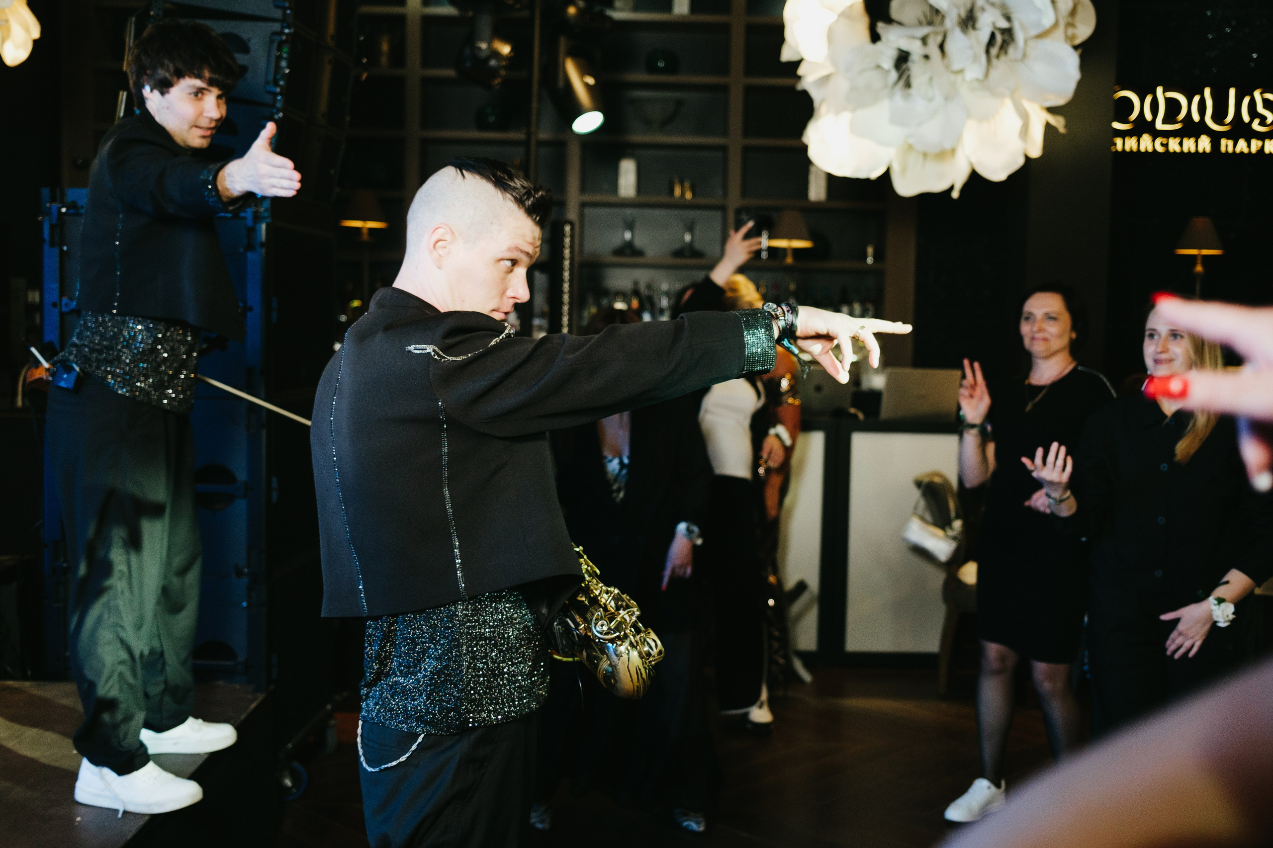 Корпоратив в Сириусу (Адлер) 10 лет компании. Свадебный фотограф Денис Ожигин в Краснодаре и крае. Эмоциональная и стильная съемка вашего дня