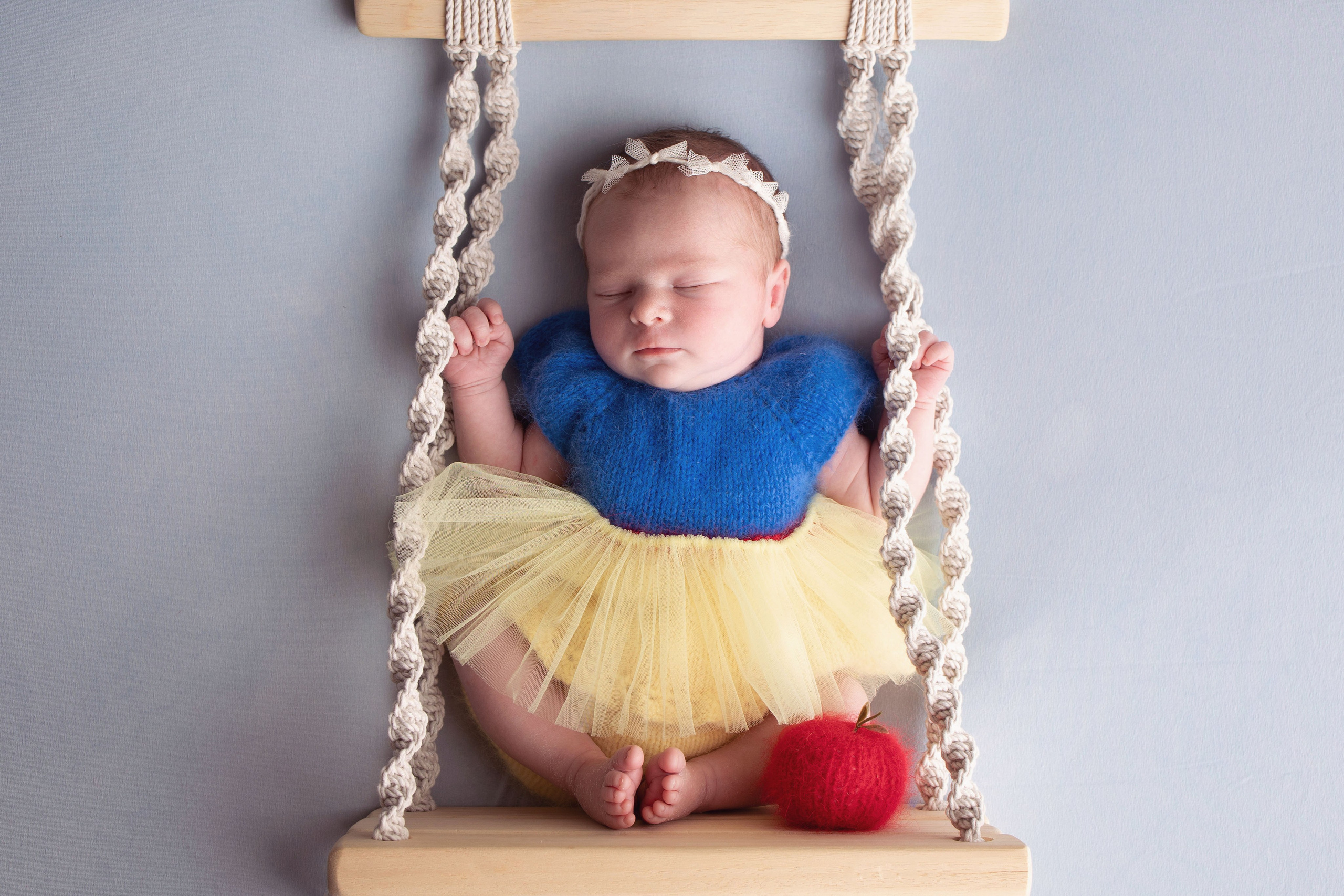 Нежная и милая фотосессия первых дней жизни Вашего ребенка в Минске. Фотограф новорождённых Минск — стоимость newborn фотосессии в Минске