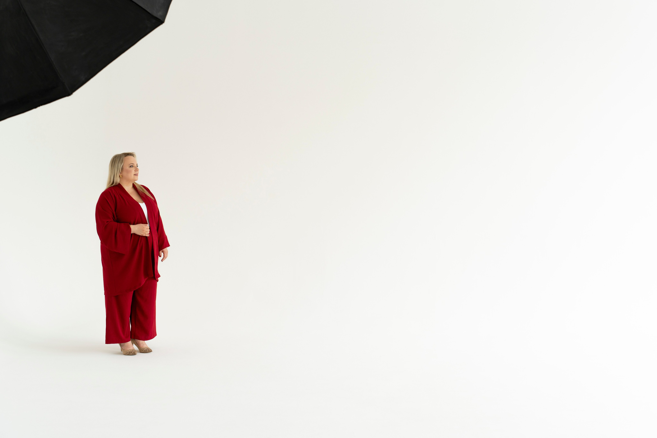 Анна. Владелица компании по бухгалтерскому учету. Главная