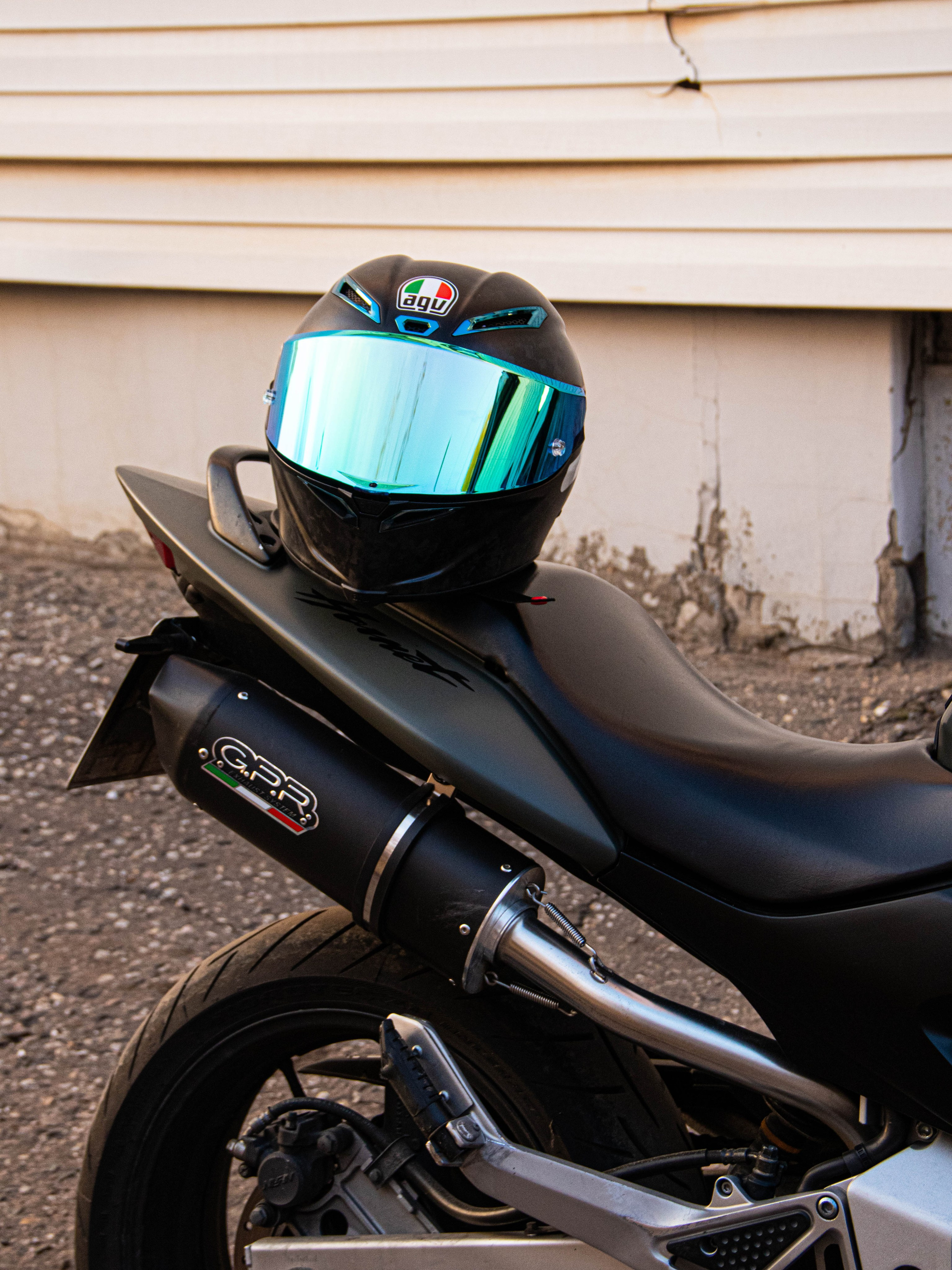 Мотоциклетный шлем. «Матрица»