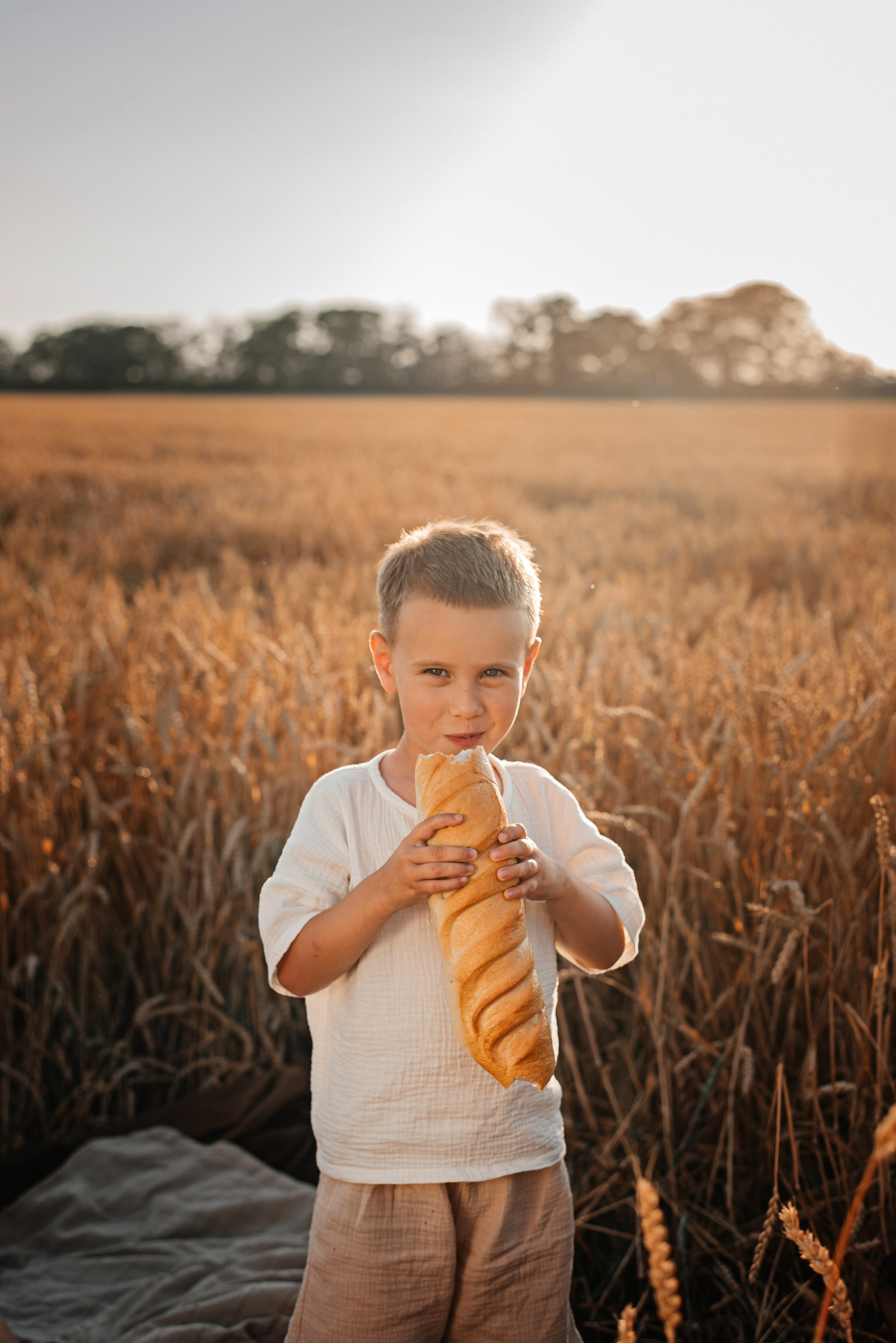 В поле на закате. Детский и семейный фотограф выпускной альбом Приморско-Ахтарск