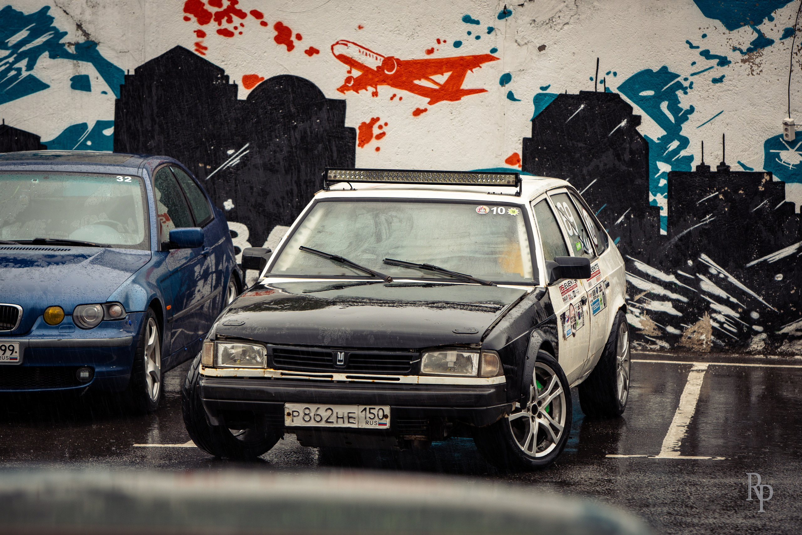 SHOWDOWN. Rusty Photographer