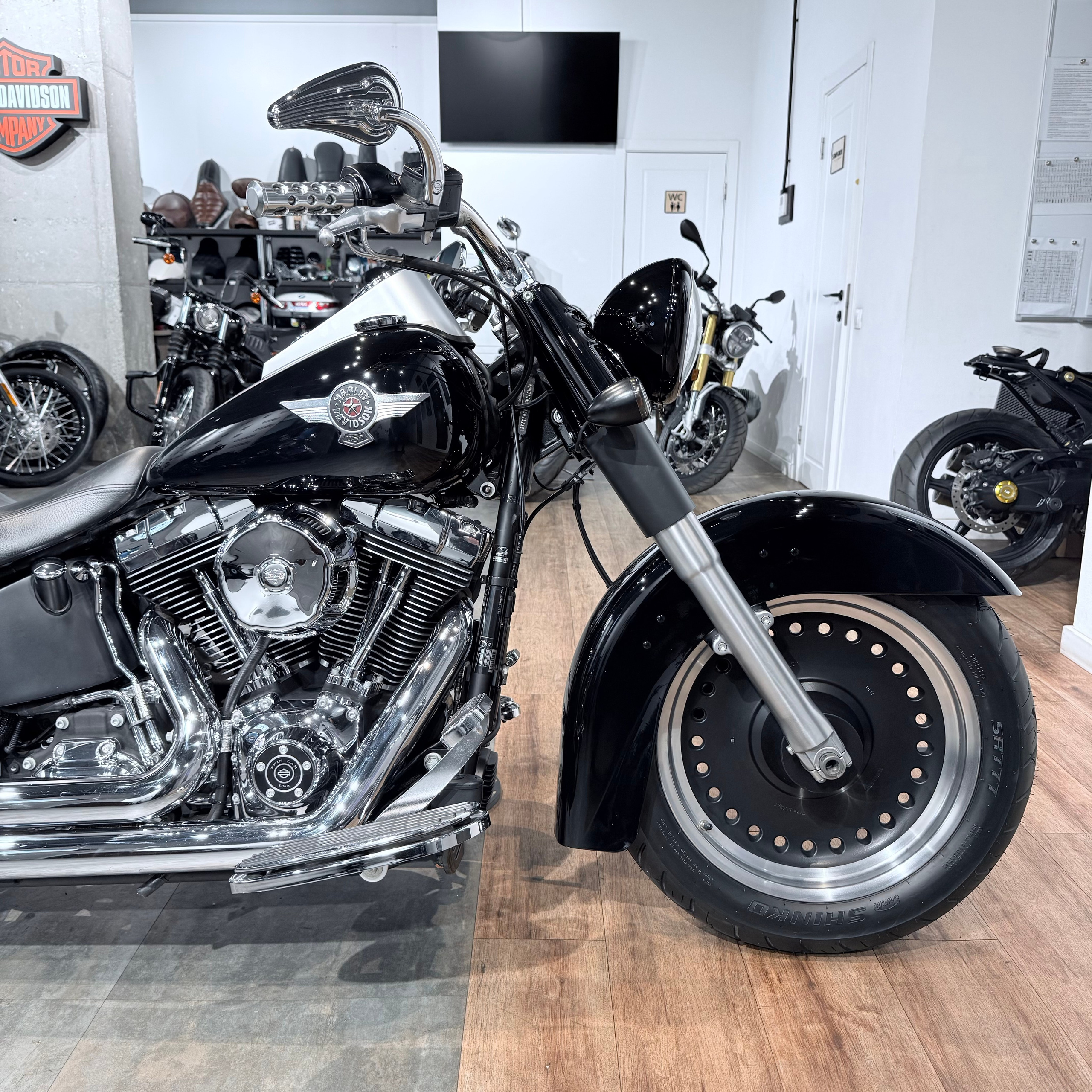 2011 Fat Boy АВS Vivd Вlаck Vanсе & Hinеs. Hello Davidson, Москва. Только хорошие мотоциклы…