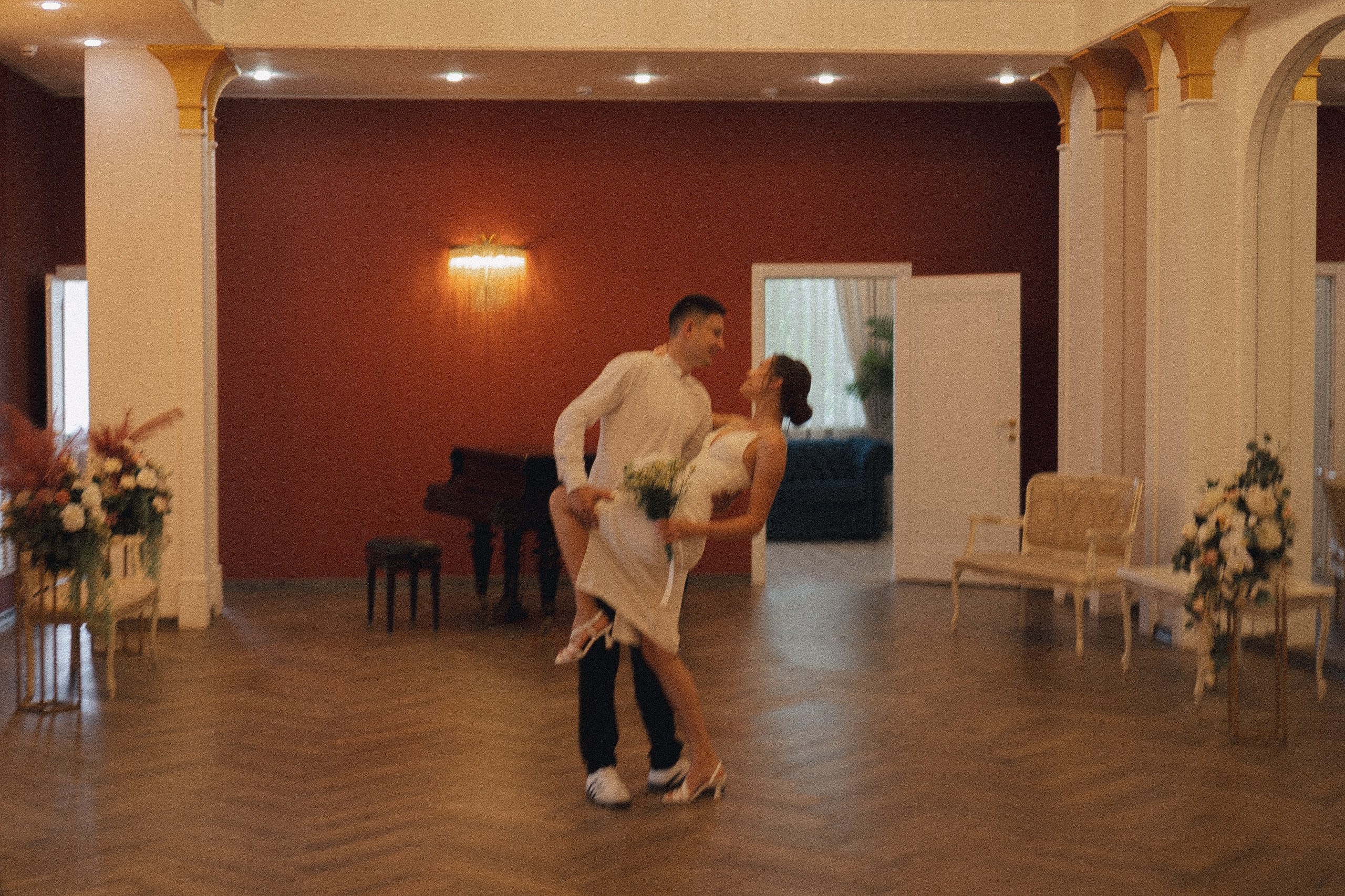 СВАДЕБНАЯ ФОТОСЕСИСИЯ В МЕТРО И ВОЗЛЕ ИСАКИЕВСКОГО СОБОРА В ДОЖДЬ. Профессиональный фотограф, Санкт-Петербург — Виктория Богомолова