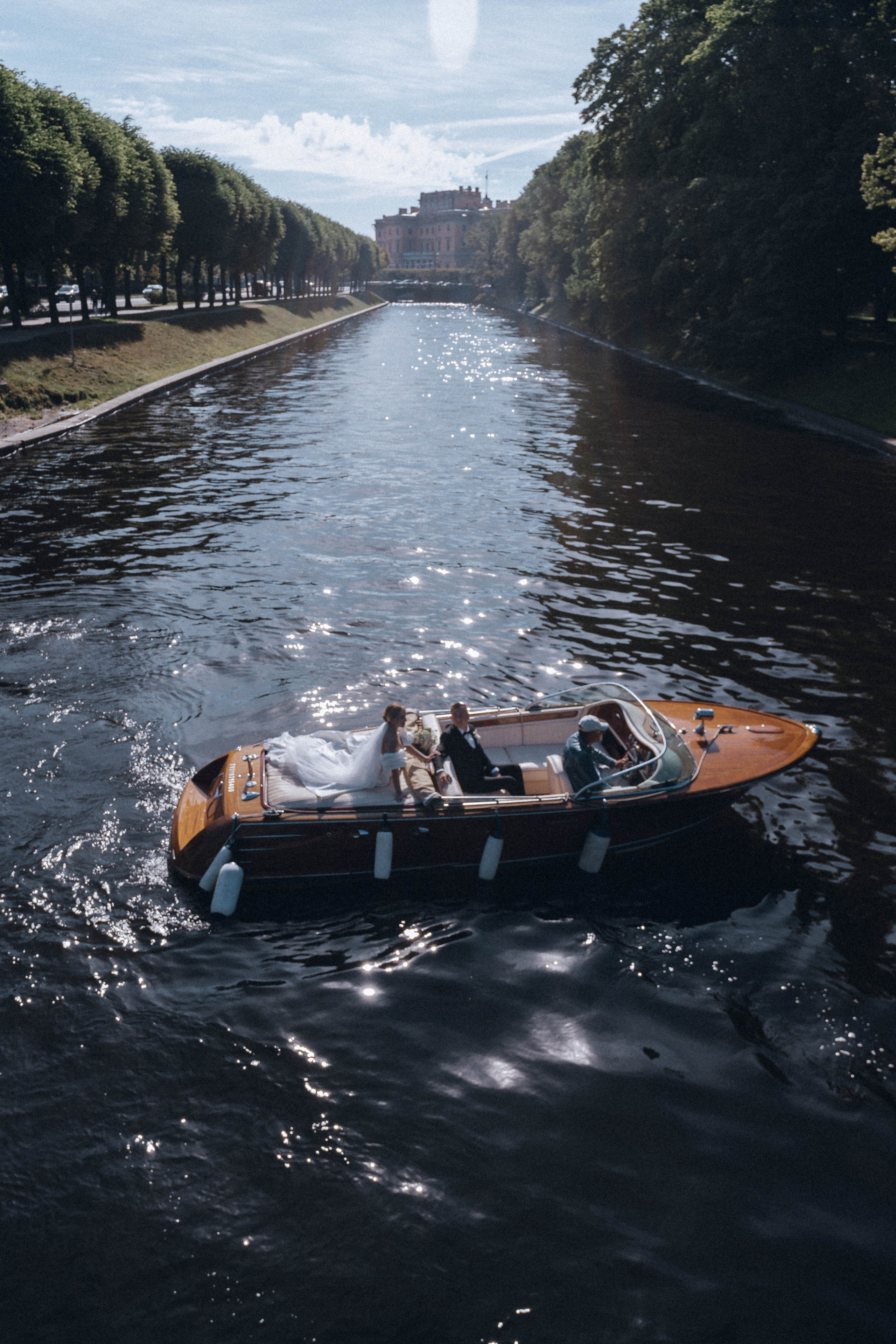 СВАДЕНБНАЯ СЬЕМКА НА КАТЕРЕ ПО КАНАЛАМ САНКТ-ПЕТЕРБУРГА И В АКВАТОРИИ НЕВЫ. Профессиональный фотограф, Санкт-Петербург — Виктория Богомолова