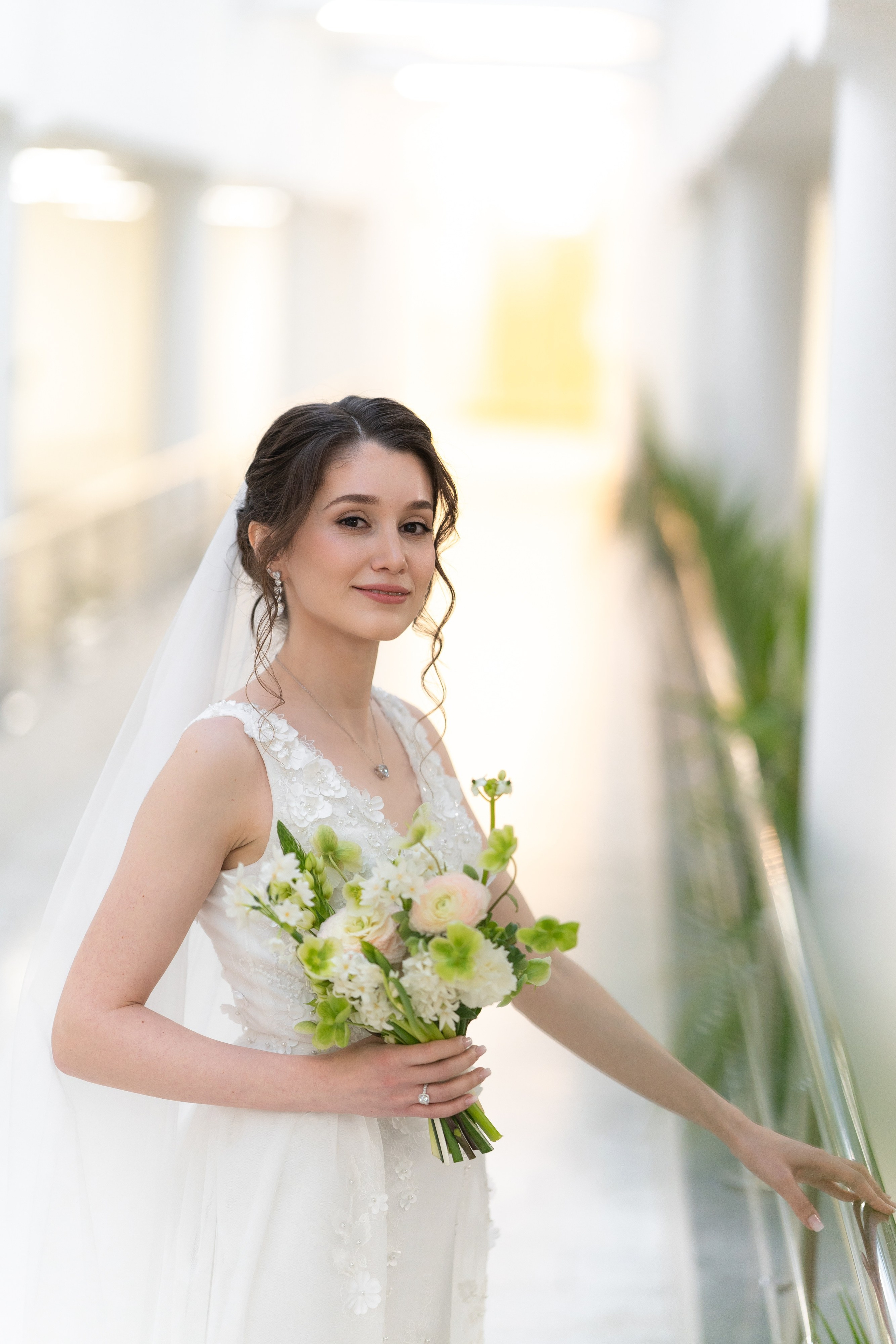Свадебные фотосессии во дворцах и ЗАГСах Санкт- Петербурга. Свадебный фотограф Александр Невский в Санкт-Петербурге