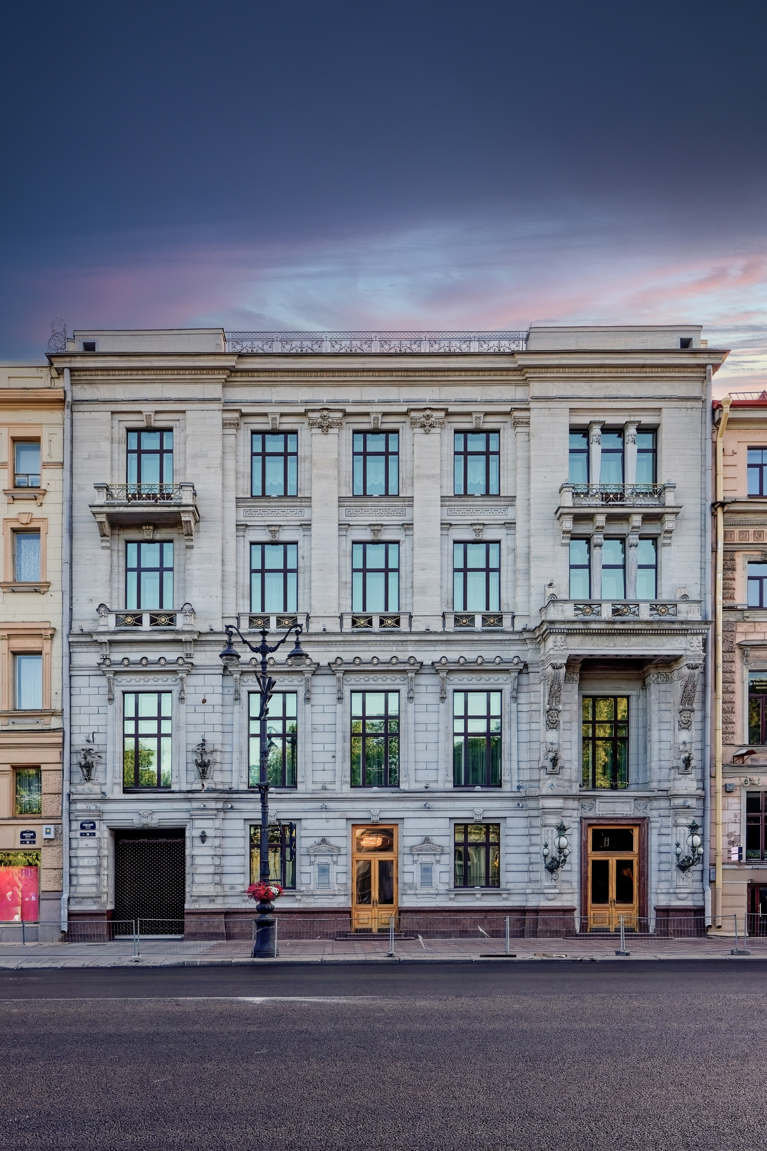 Санкт-Петербург, Невский проспект, дом 58. Международный коммерческий банк, 1898 год. Архитектор Станислав Антонович Бржозовский, инженер Станислав Валерьянович Кербедз. ОКНРЗ 781510331360005