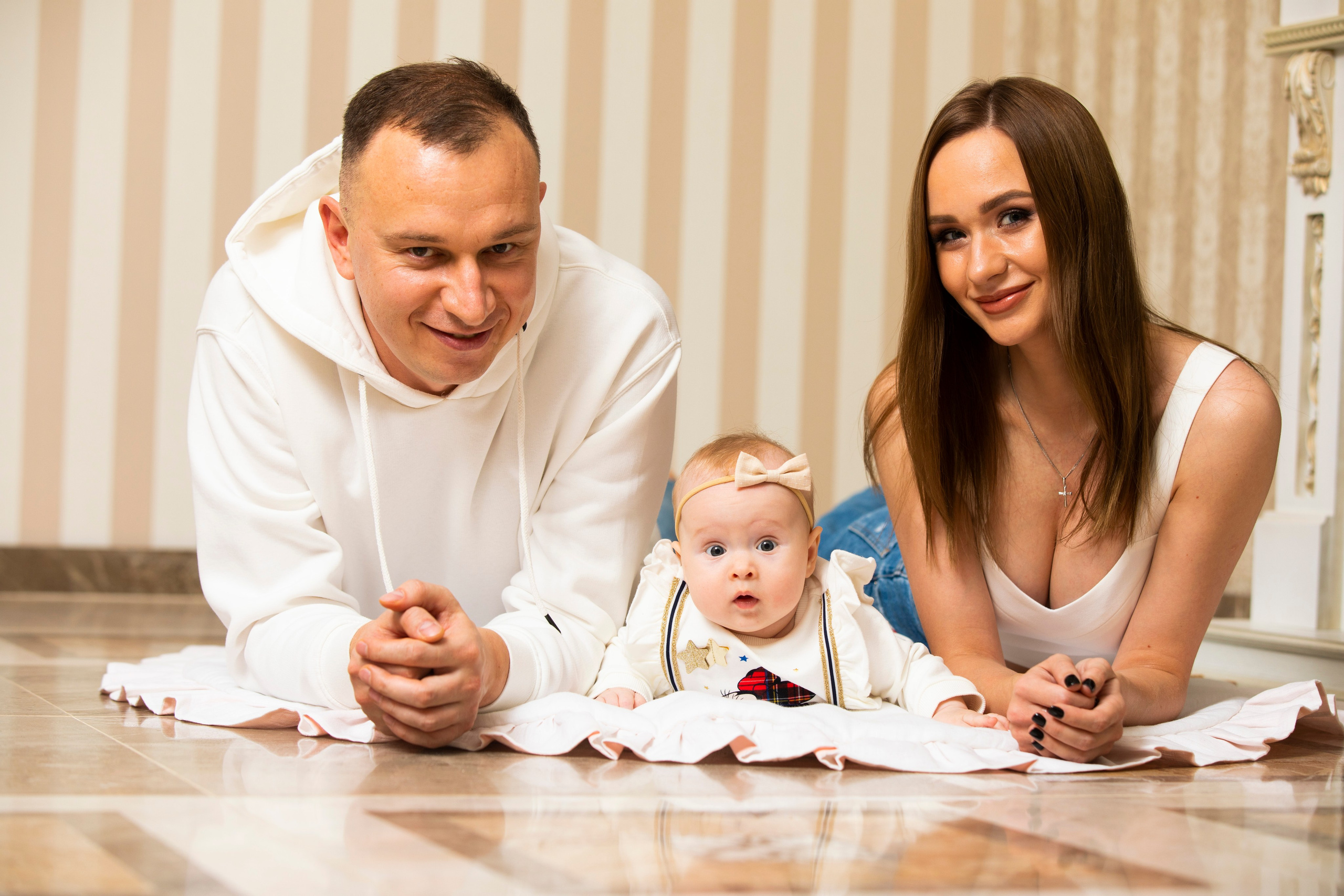 Семейные фото у Вас дома «Ася Игорь Алина ". ФОТОХУДОЖНИК