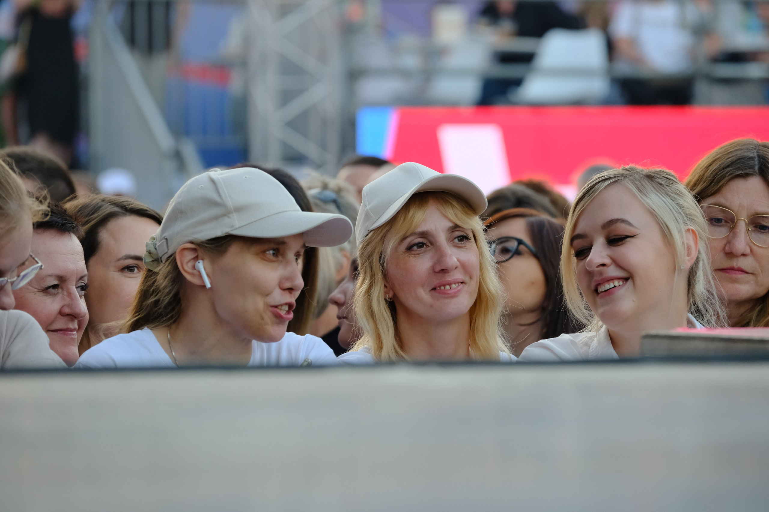 Диана Арбенина (группа «Ночные снайперы») — Москва, МТС Live Лето 2024. RedGeek - блогер и стручњак за образовање и ИТ Кирил Ситнов