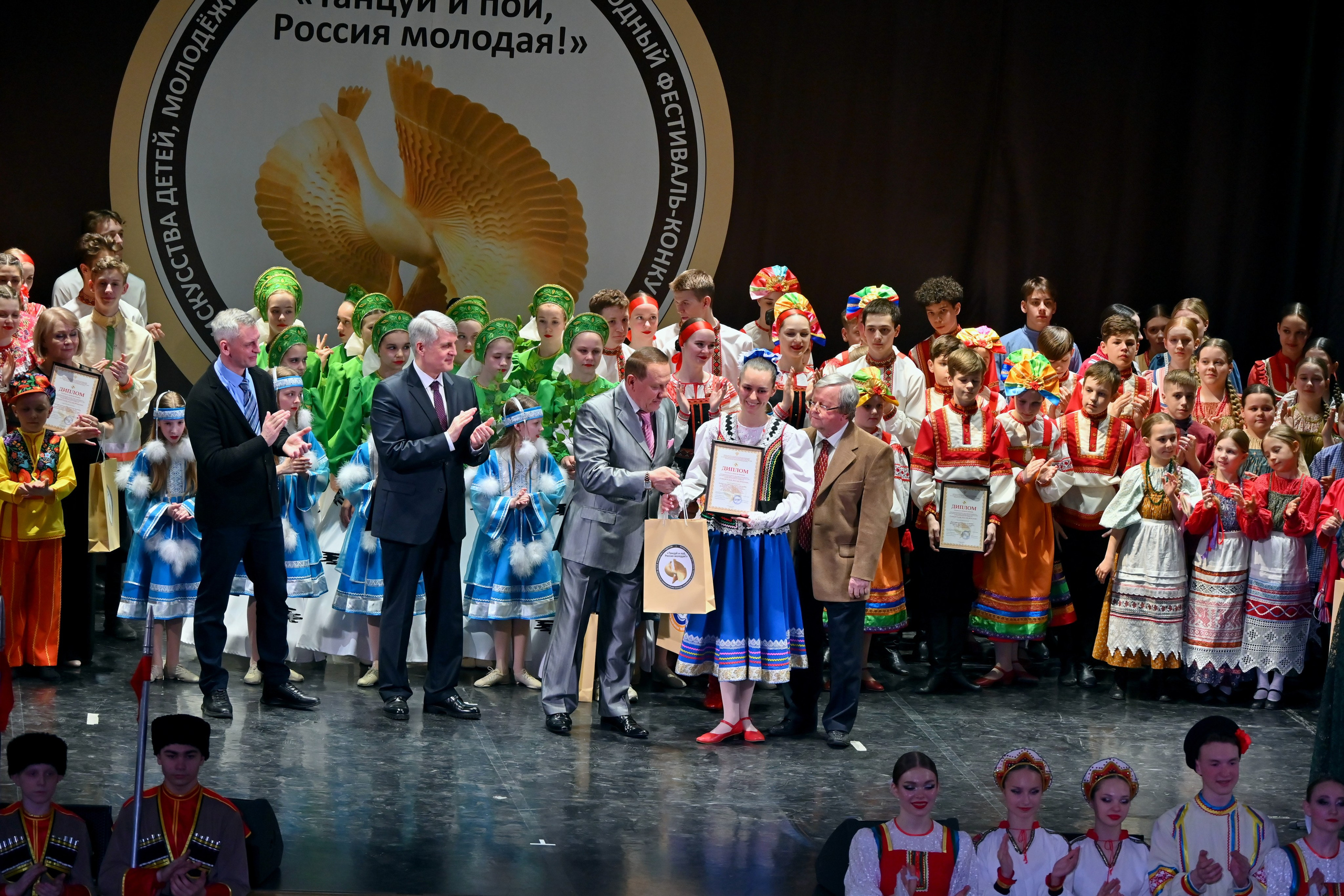 Гала-концерт. Танцуй и пой, Россия Молодая! 22.04.2024. Профессиональный фотограф в Москве Алёна Котова