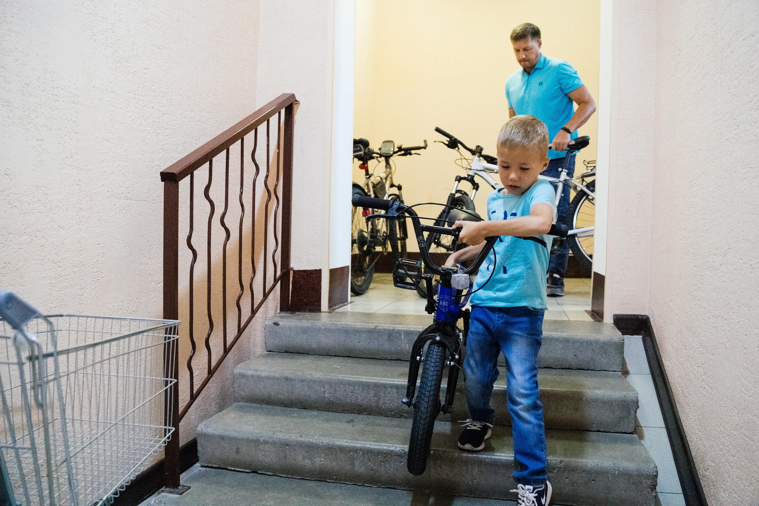 Семейный день. Выпускные альбомы для детского сада и школы в Красноярске Мария Русяев