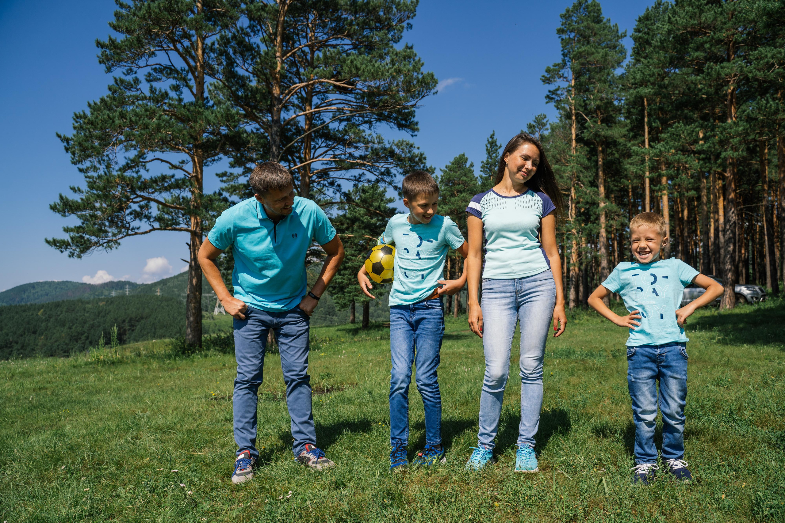 Семейный день. Выпускные альбомы для детского сада и школы в Красноярске Мария Русяев