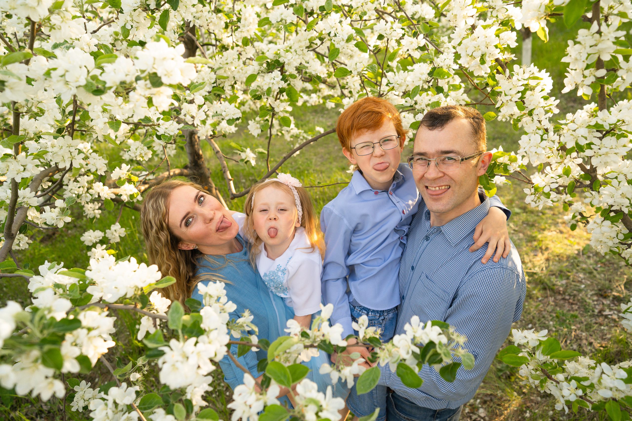 Семейная весенняя. Выпускные альбомы для детского сада и школы в Красноярске Мария Русяев