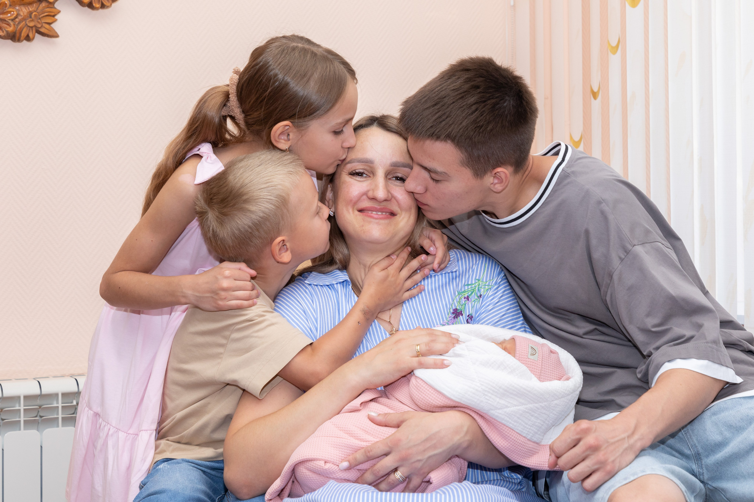 Выписка из роддома. Свадебный, семейный, школьный Фотограф и видеограф Худаноговы Александр и Ирина г. Зеленогорск, Красноярск