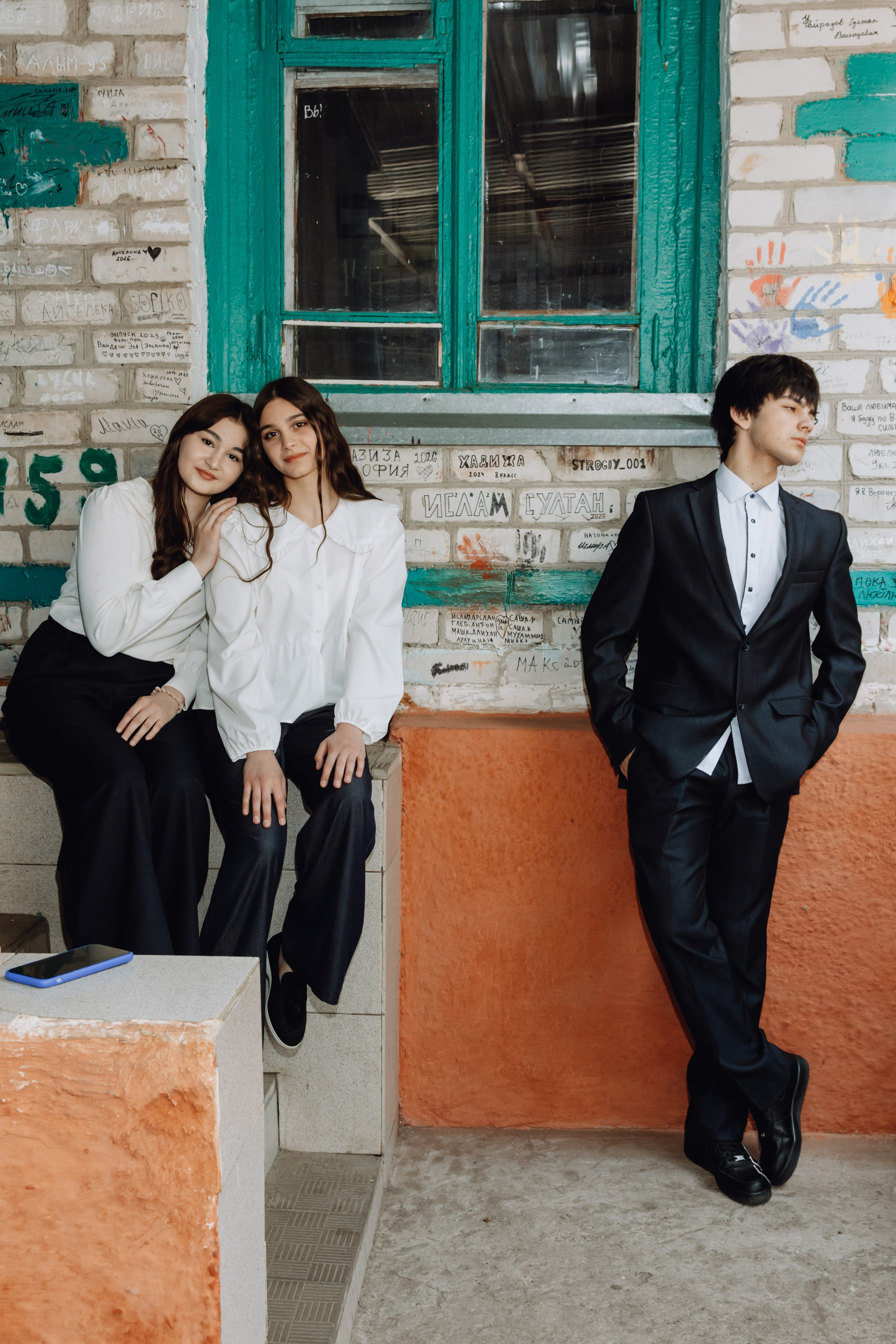 Школьные альбомы в Чернянке. Фотограф Максим Никонов