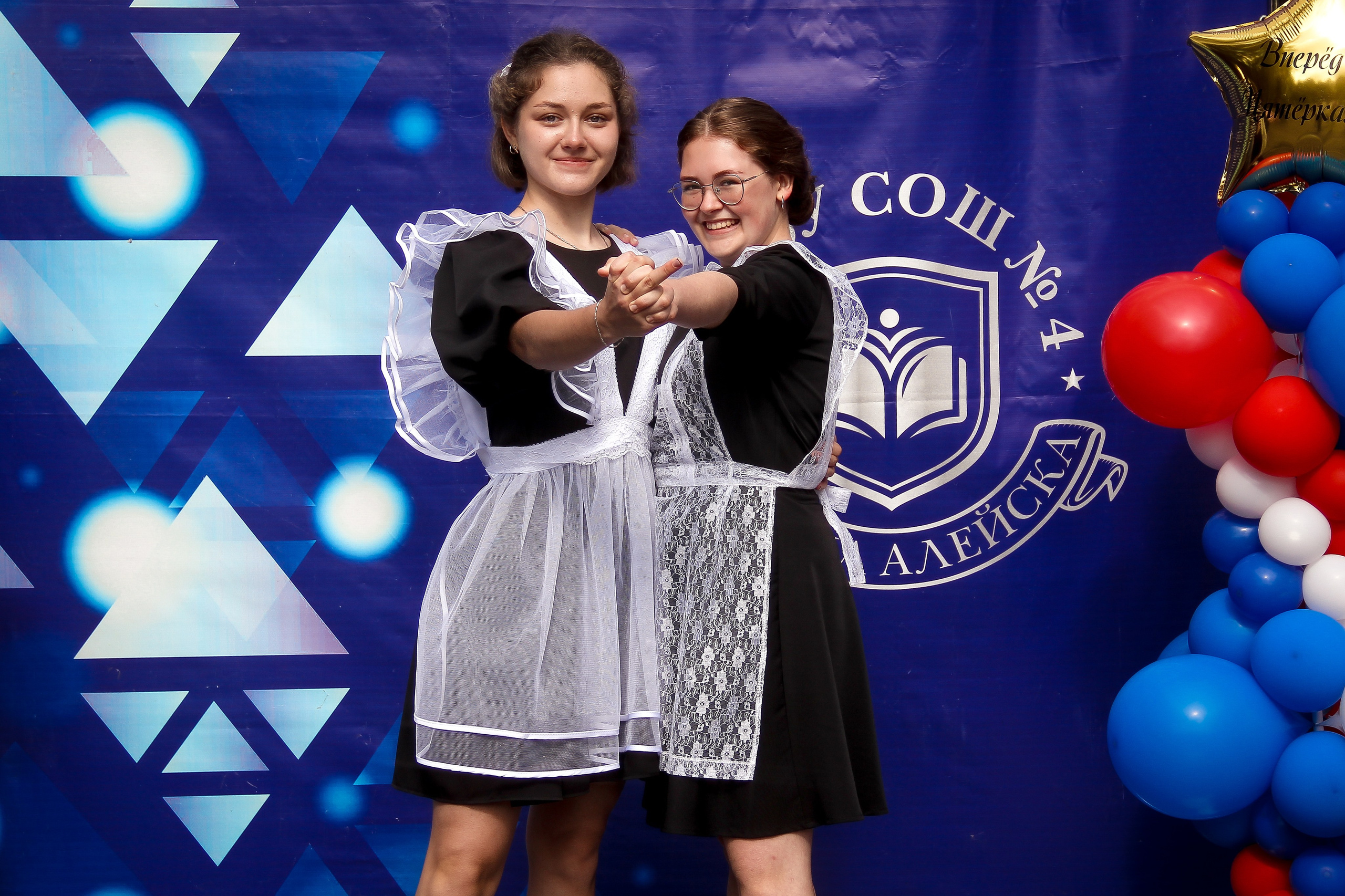 9-11 классы СЪЁМКИ ВЫПУСКНЫХ И ПОСЛЕДНИХ ЗВОНКОВ. Выпускные альбомы для школ и Детских садов в Барнауле /Выпускные/Свадебные/Детские/Семейные и др. виды съёмок /Фотограф Вера Валейко