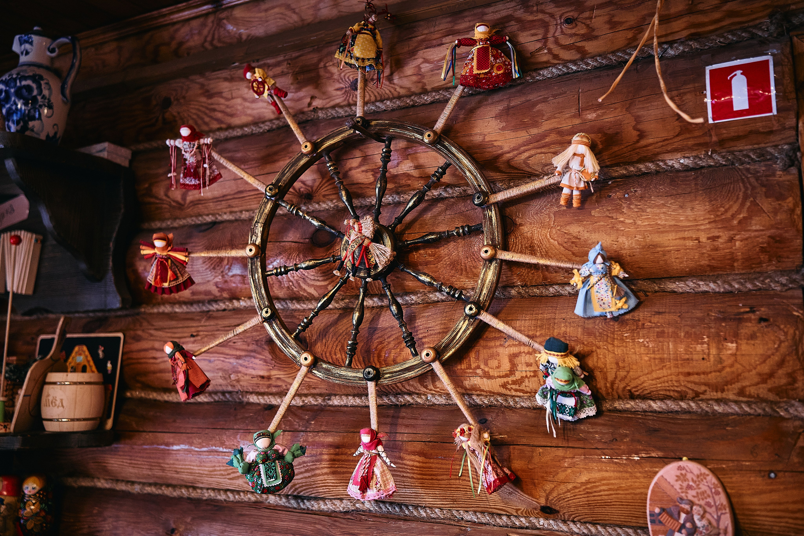 коллекция музея насчитывает свыше 400 единиц оригинальных предметов старины 