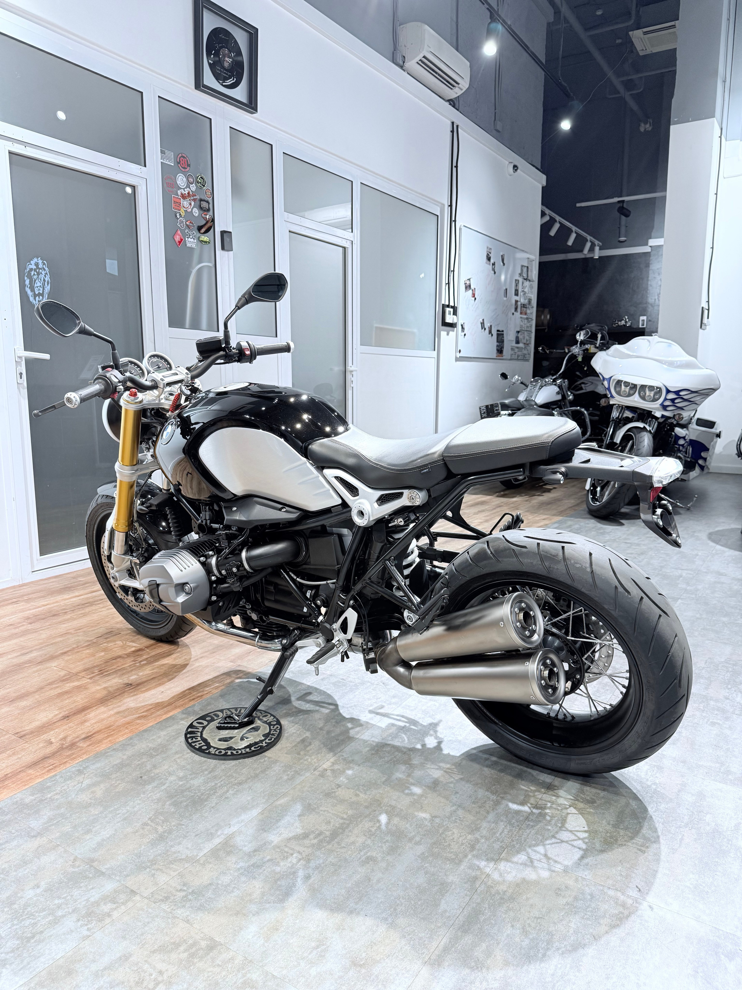 BMW R9T (Black Storm). Hello Davidson, Москва. Только хорошие мотоциклы…