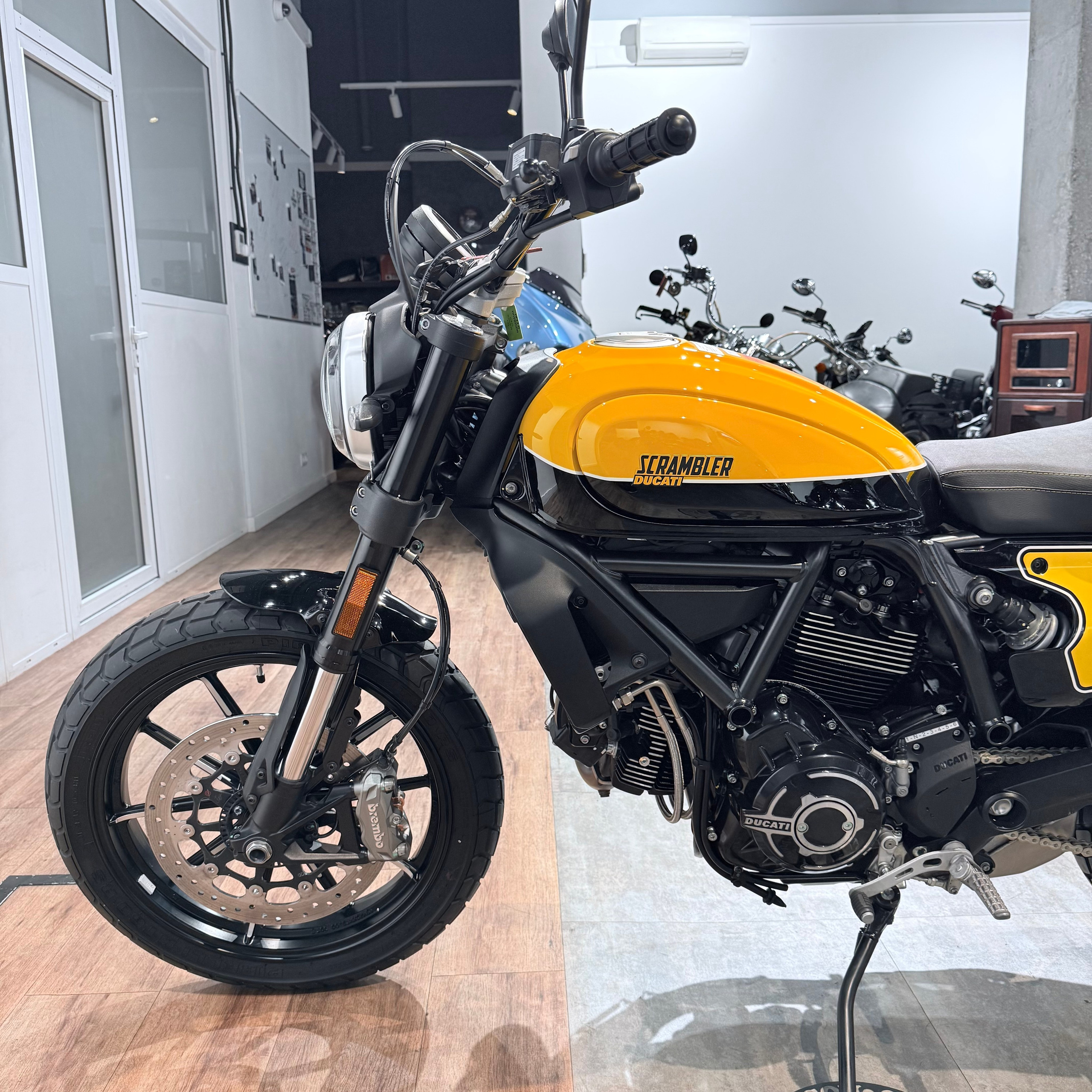 NЕW 2020 DUСАTI Scrambler Shining Blасk Yеllow. Hello Davidson, Москва. Только хорошие мотоциклы…