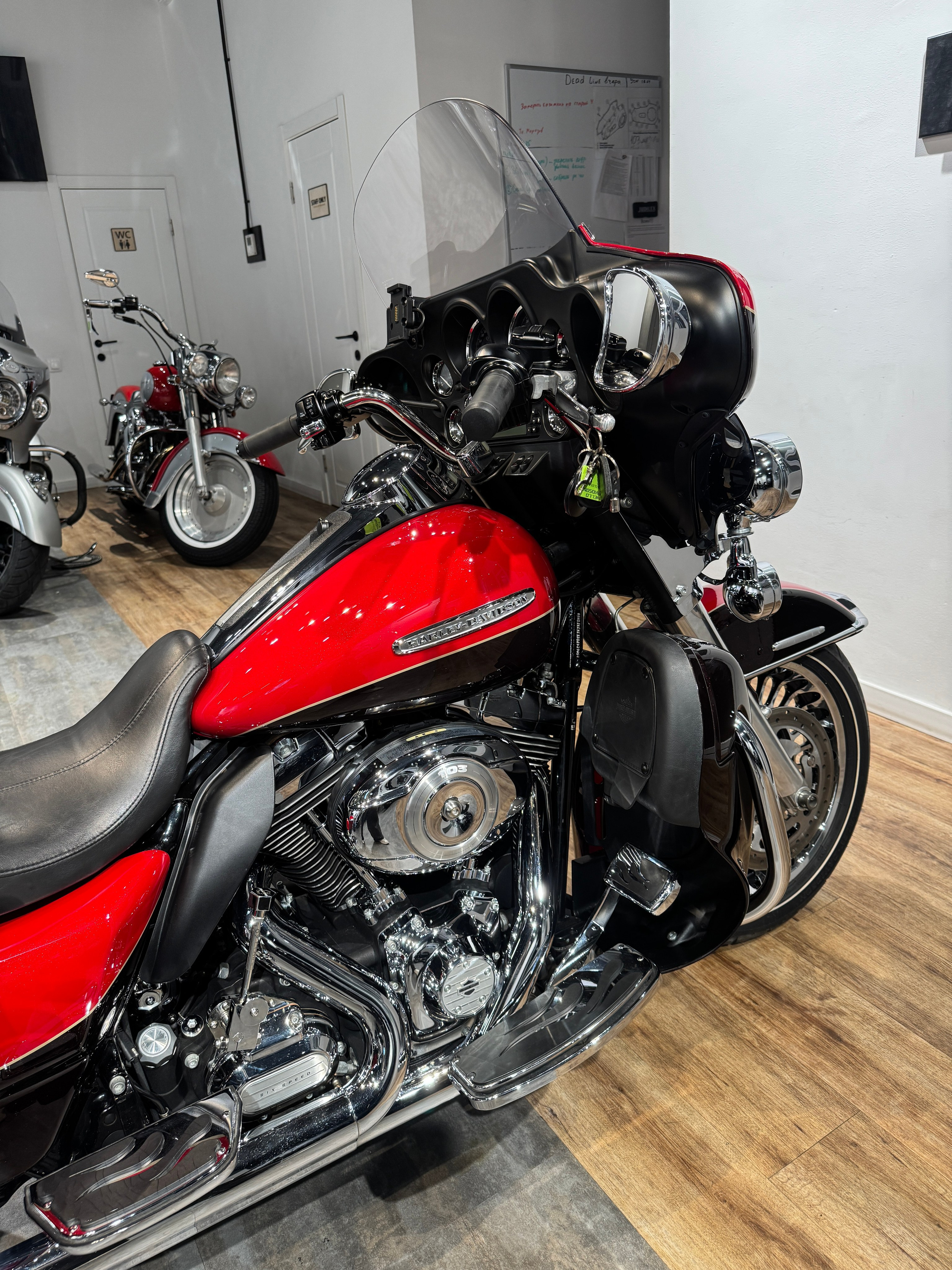 Мотоциклы Harley-Davidson 110 CVO Fire Fighters' Edition (Touring)  — купить мотоцикл. Hello Davidson, Москва. Только хорошие мотоциклы…