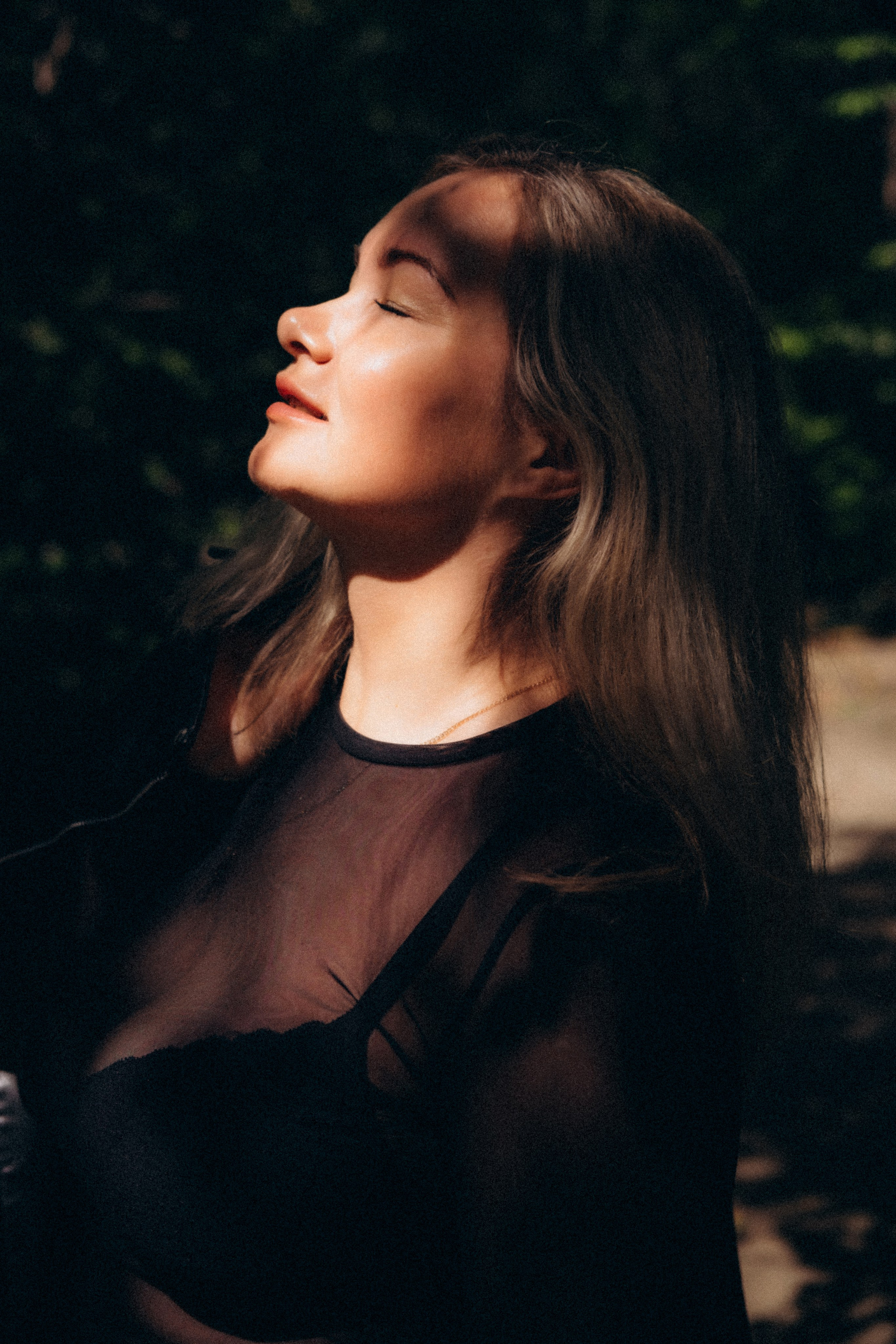 Фотосессия девушки в парке Екатеринбурга. Свадебный фотограф в Екатеринбурге — заказ профессиональной фотосесии, все виды фотосъемки