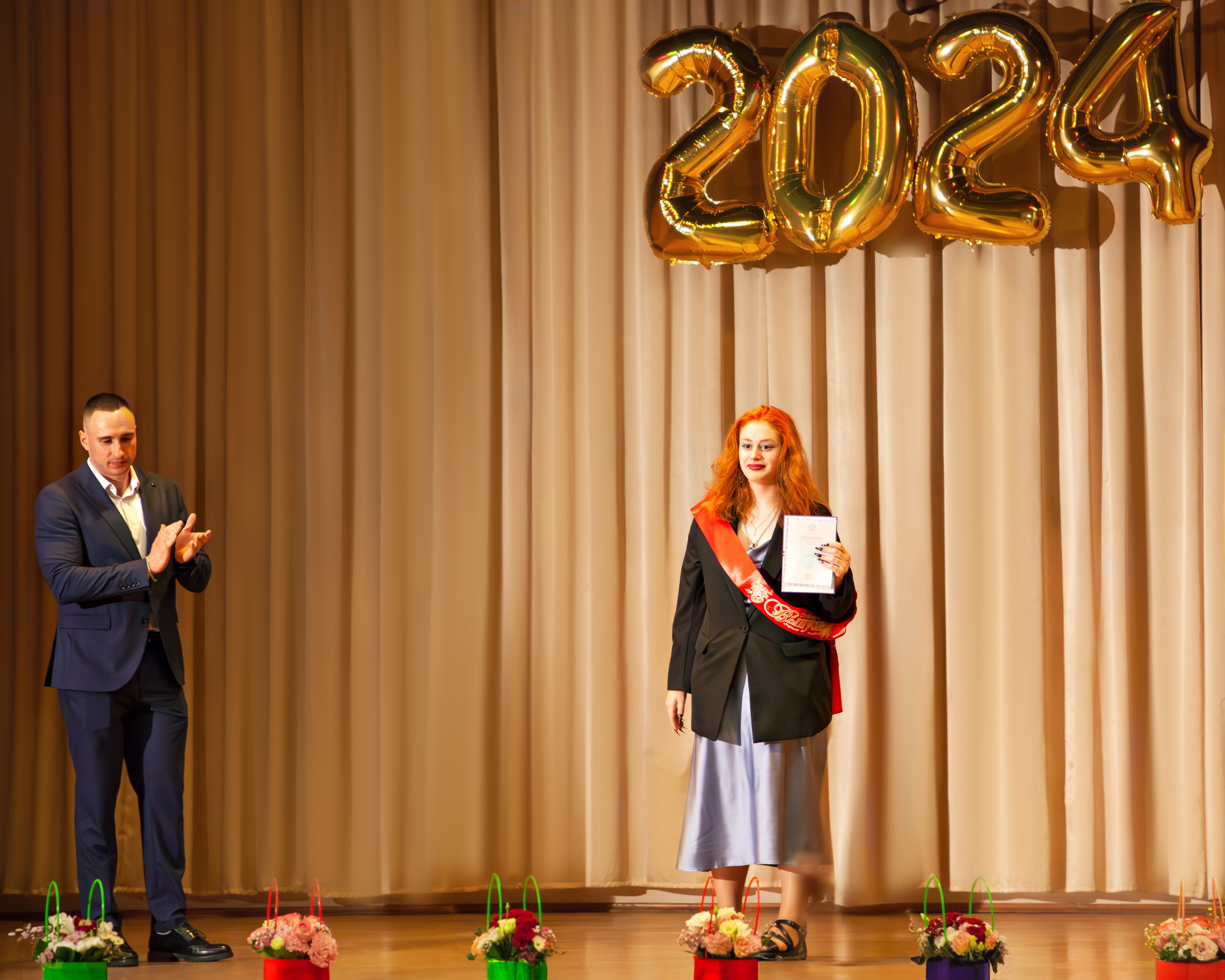 498 школа вручение дипломов, 2024. Выпускные альбомы и школьный фотограф в Подольске, Троицке, Щербинке, Москве и Московской области