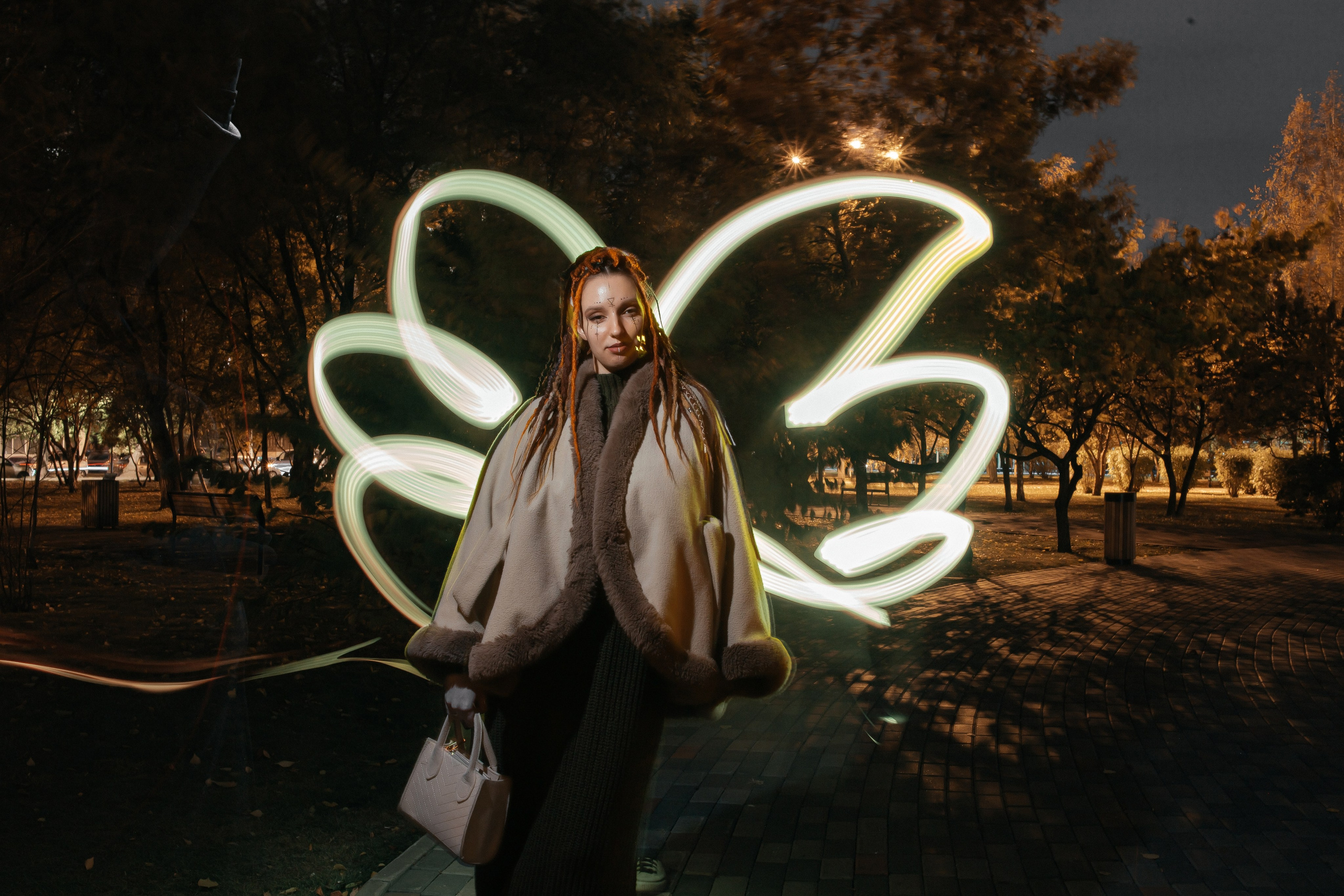 Марина. Фотосессия с фаерами. Фотограф Регина Крикунова г. Красноярск