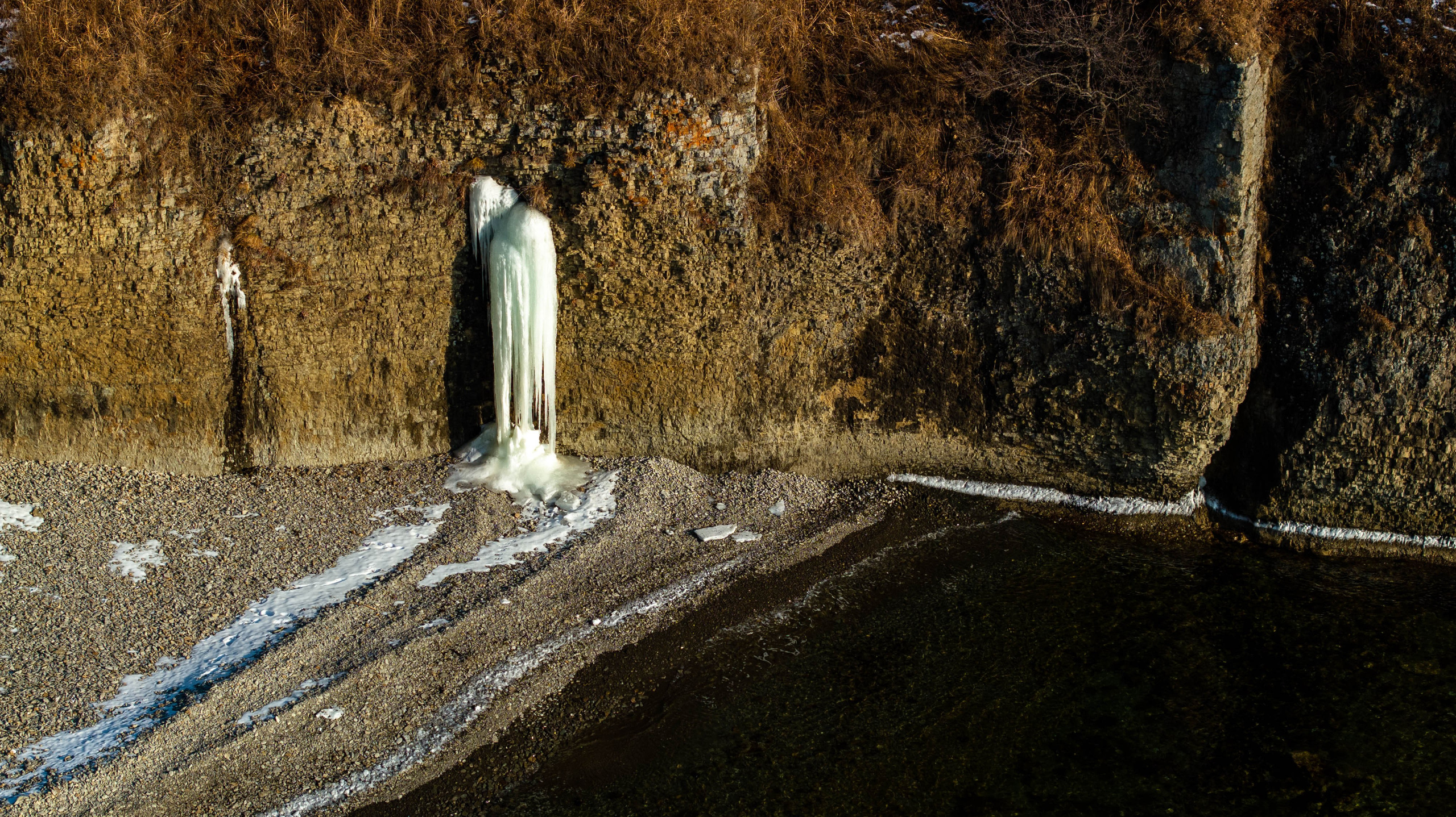 Кекур Пьющий верблюд. Турист оптимист