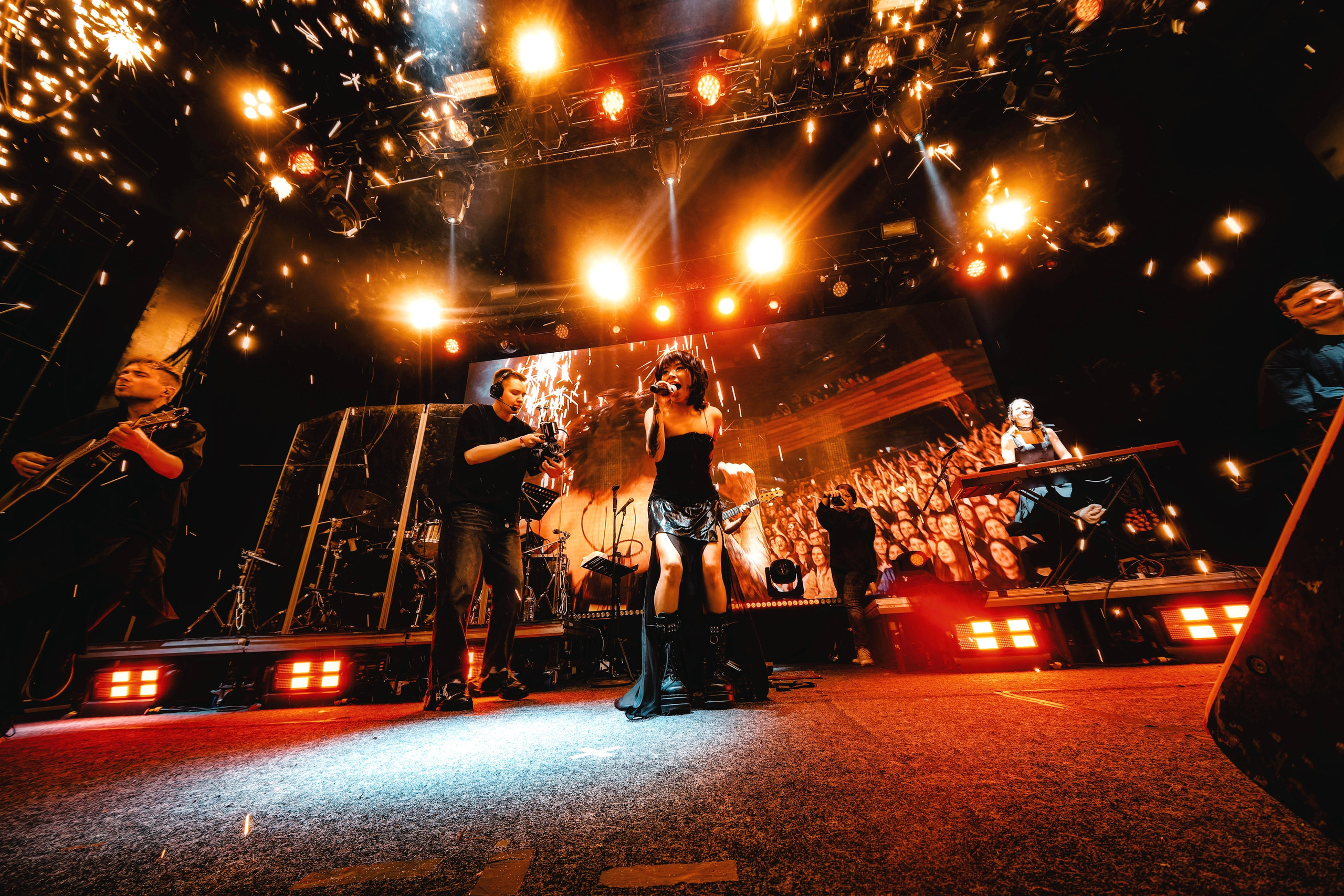 Green Apelsin в клубе Base 3.05.2024. Репортажный фотограф и видеограф в Москве