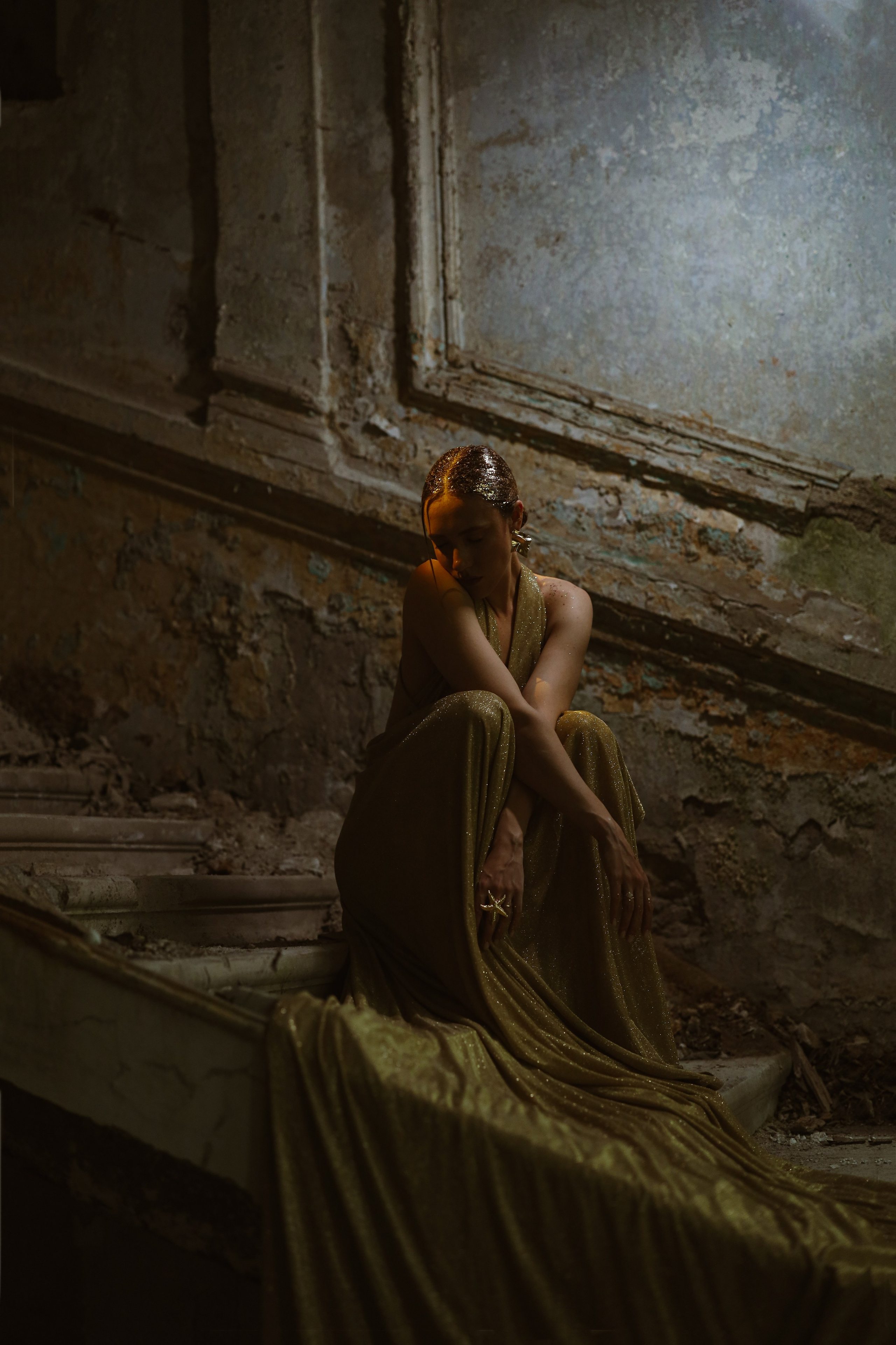 Фотосессия в заброшенном здании для Софии, Сухум, Абхазия. Свадебный и семейный фотограф в Абхазии Жанна Соснина