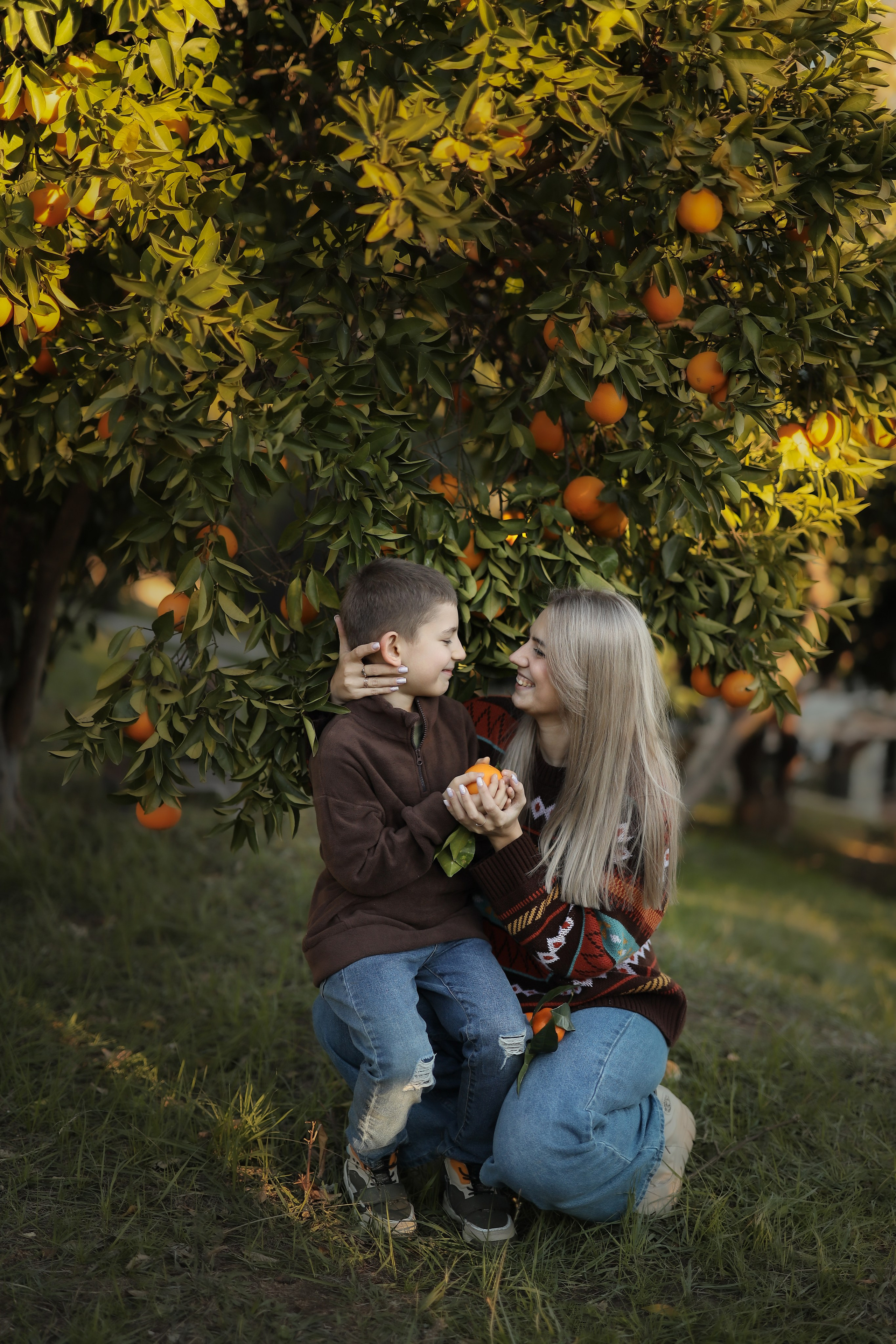 Фотосессия в мандариновом саду в Новом Афоне, Абхазия. Свадебный и семейный фотограф в Абхазии Жанна Соснина