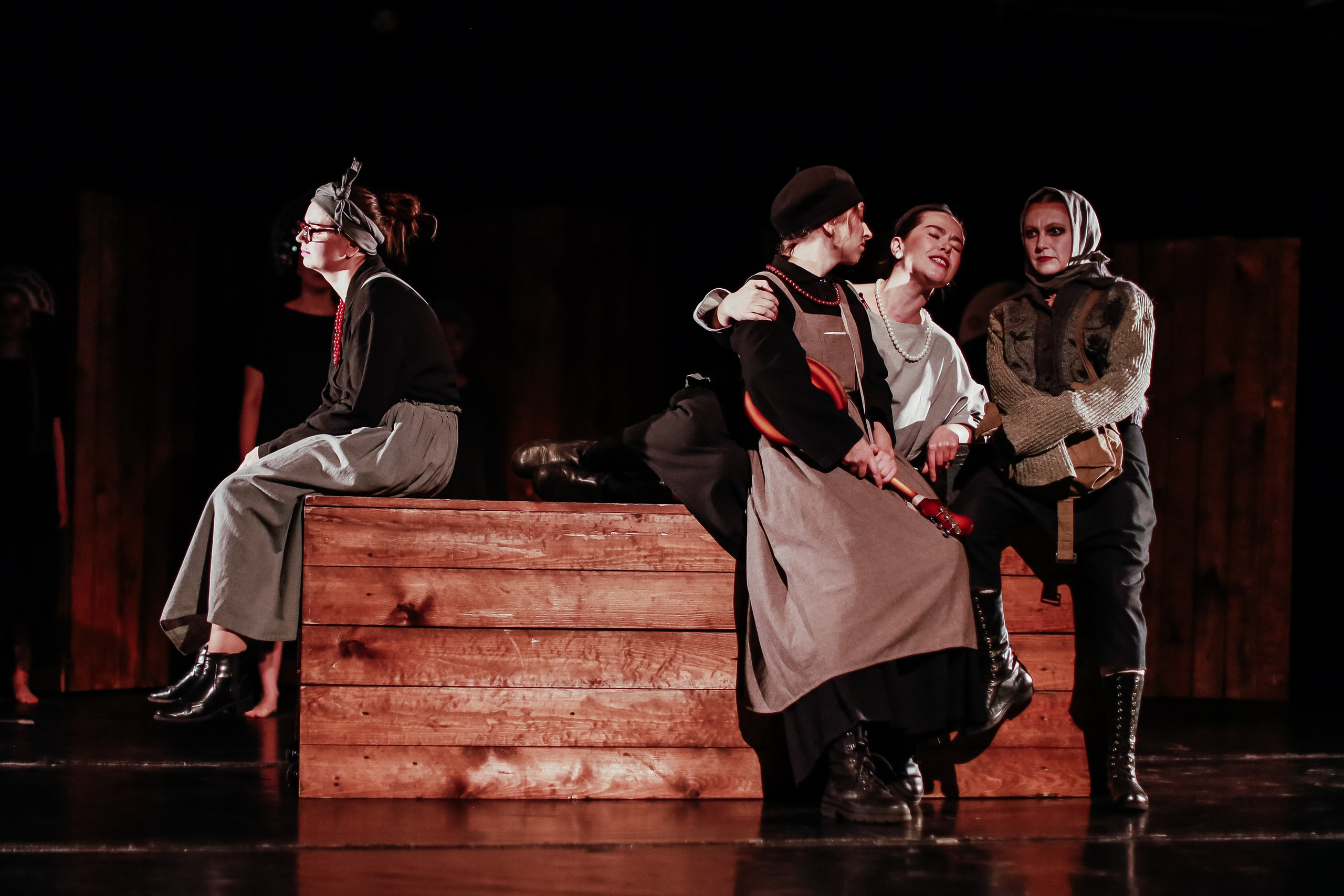 «Марьино поле». Молодежный театр Алтая. Режиссёр Ирина Астафьева. Фоторепортаж. Театральная фотосъёмка