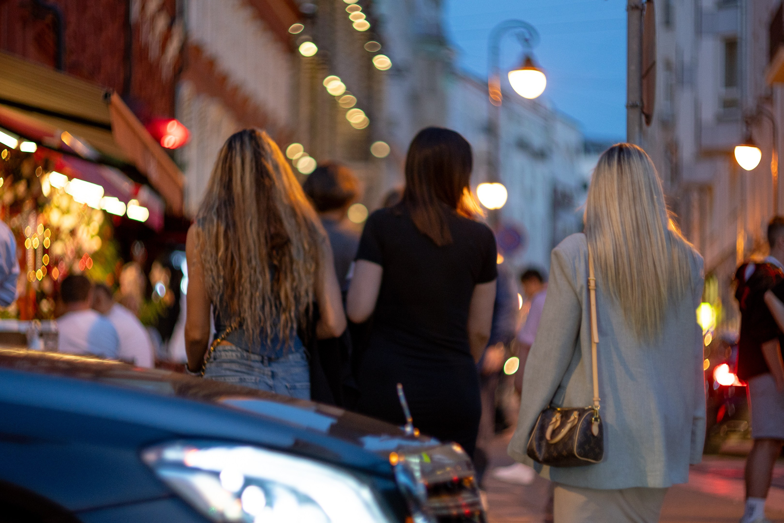 УЛИЦЫ. ПОБУДЬ ЗДЕСЬ И ЦЕЛЕЕ БУДЕТ ЭТОТ МИР