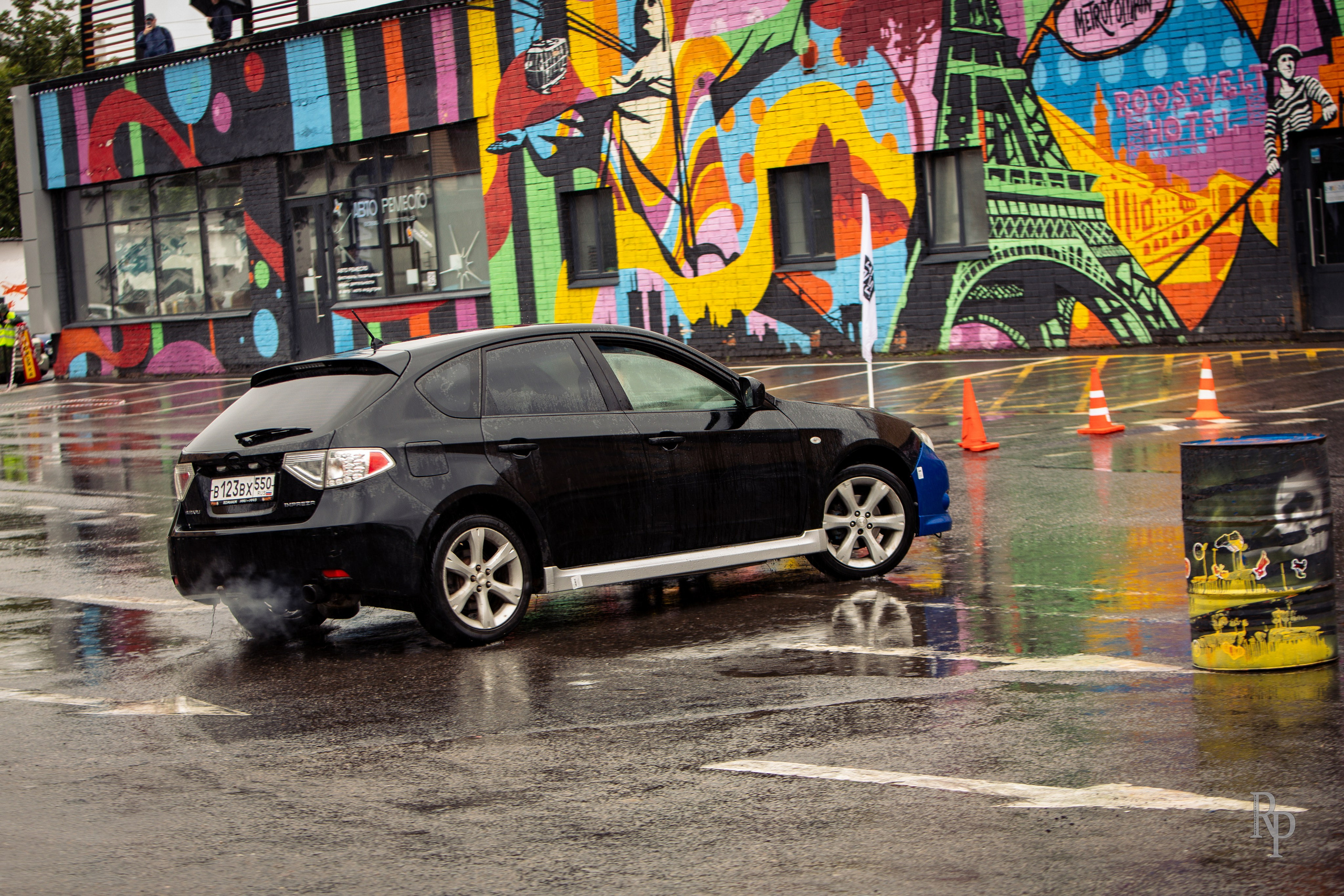 SHOWDOWN. Rusty Photographer