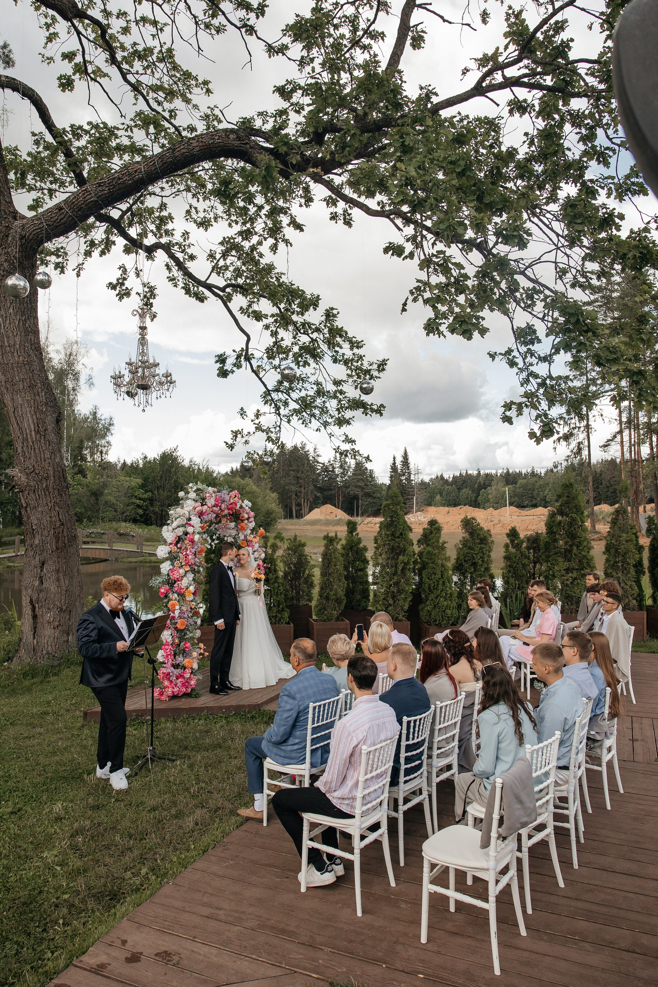 Свадебная фотосессия в ресторане Турандот, свадьба на площадке House for wedding Дом у озера. Свадебный фотограф в Москве Дарья Олендарёва