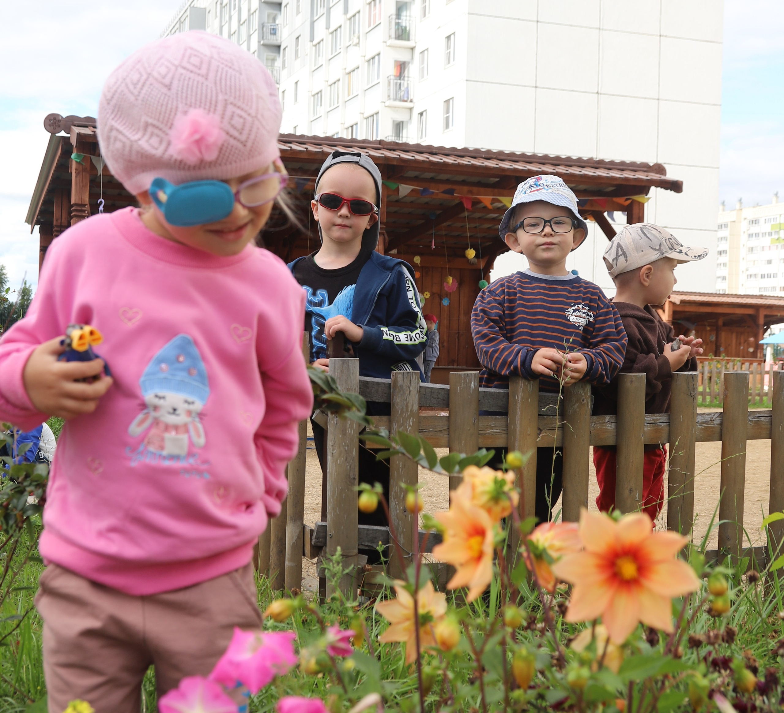 Фотосессия на улице Садик Группа Звездочки. Детский фотограф Чайкина Татьяна