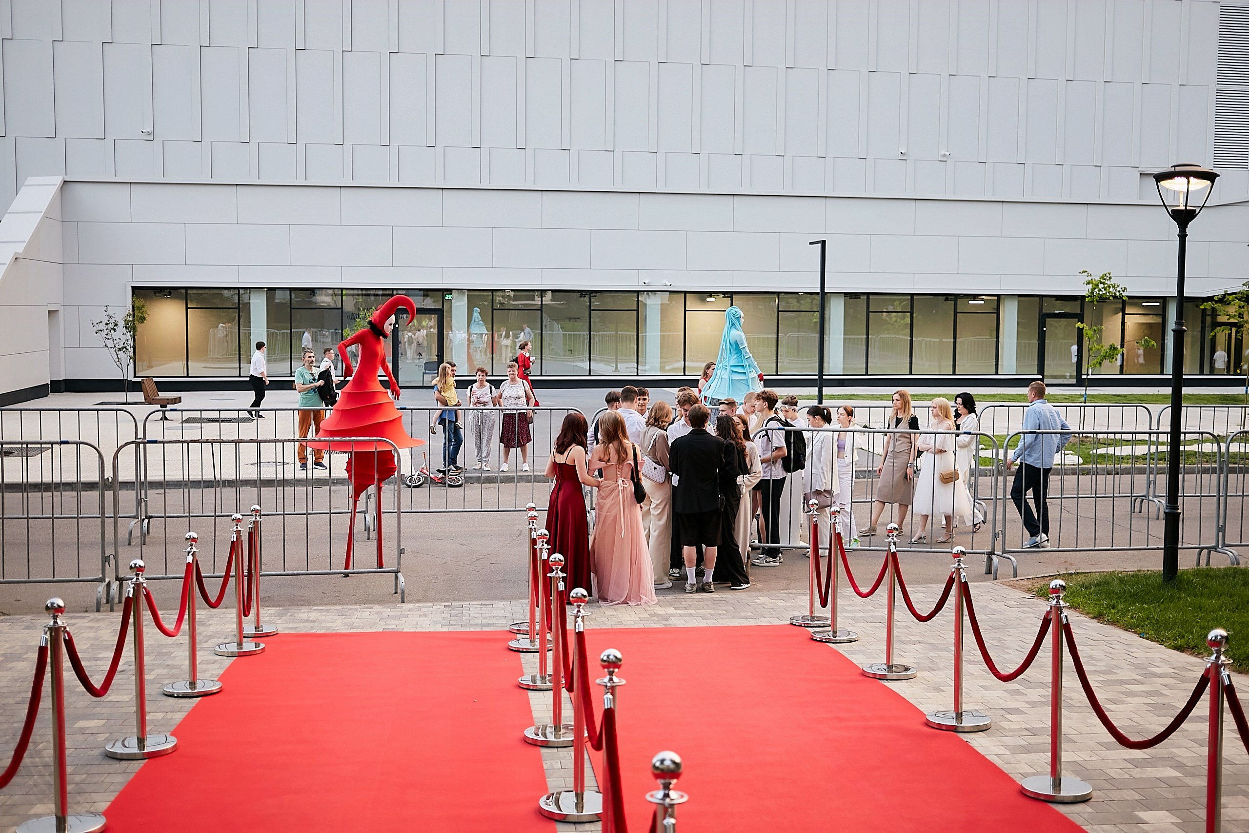 Выпускной 2024 концертный зал Академия ВТБ. Фотограф и Видеограф в Москве. Олег Корушев