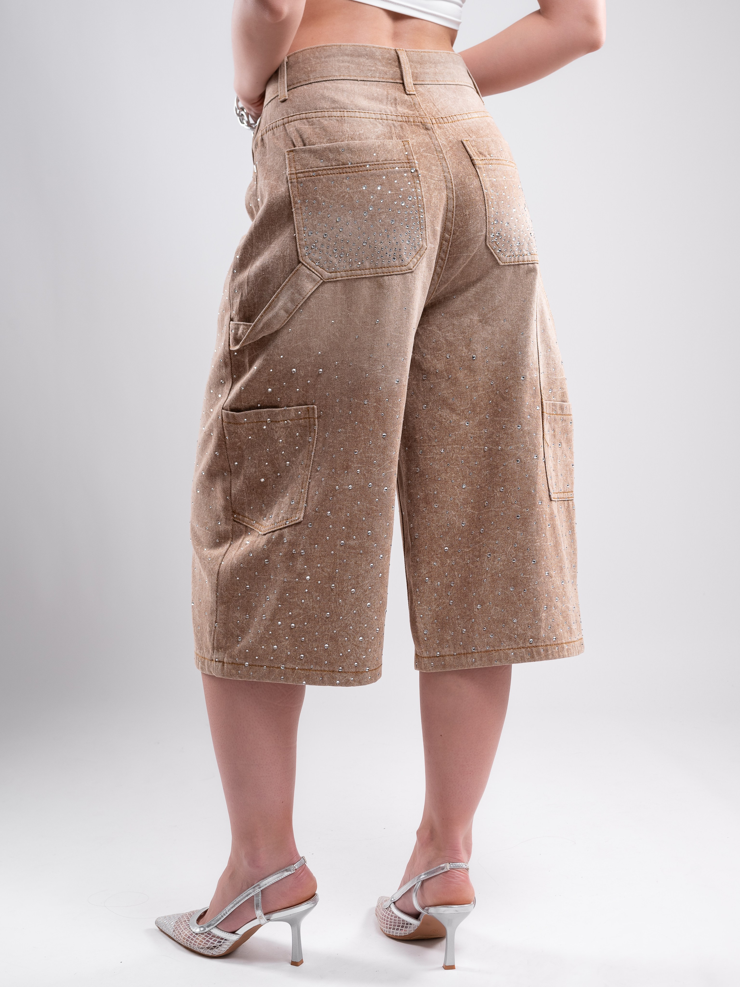 Джинсовые бриджи. Предметный фотограф, фото для маркетплейсов Пятигорск, КМВ