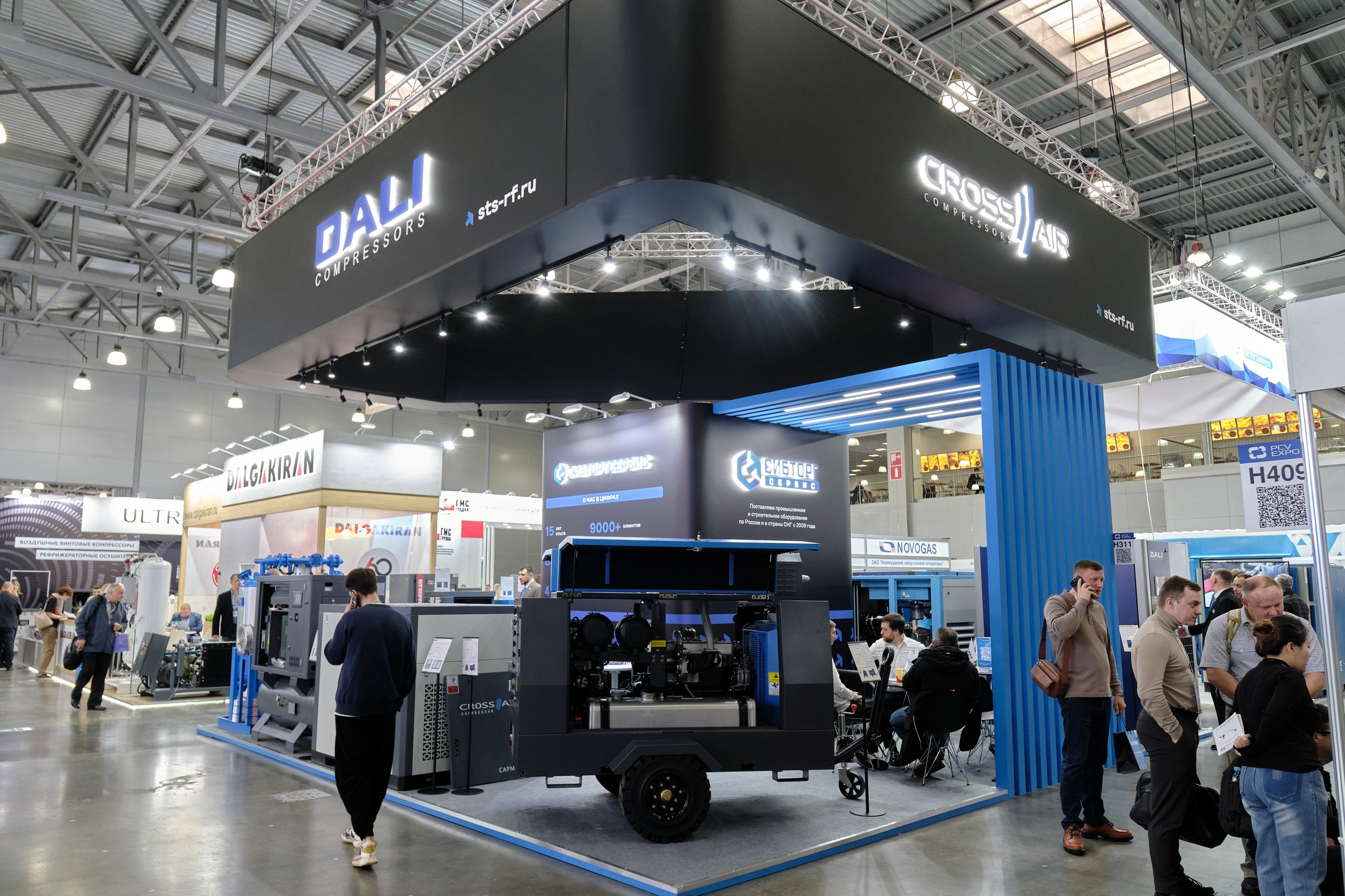 Съемка стенда на выставке. Репортажный фотограф в Москве Денис Тамко