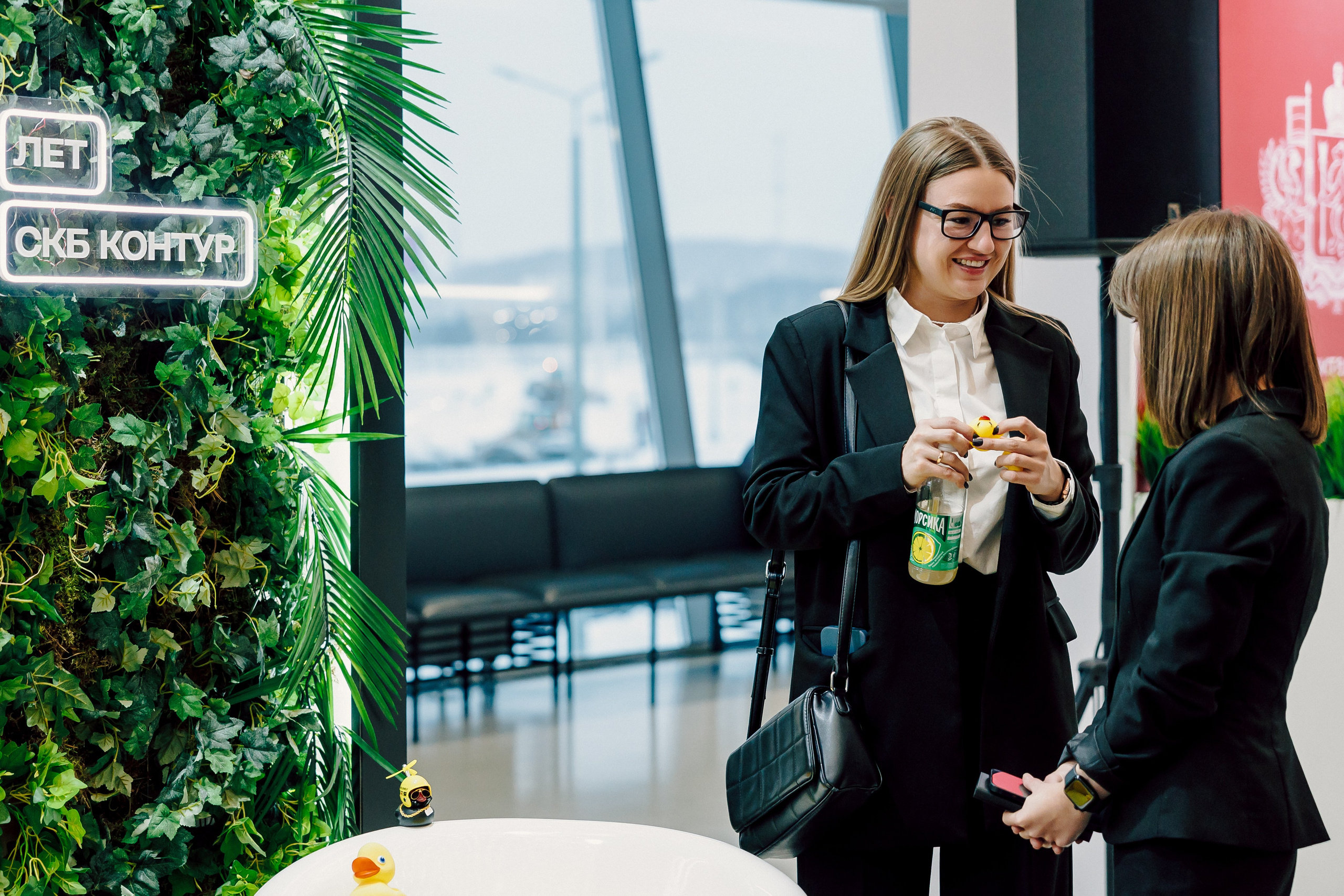 СКБ Контур — Форум будущего — Стенд. Лёшка Варзегов — фотограф