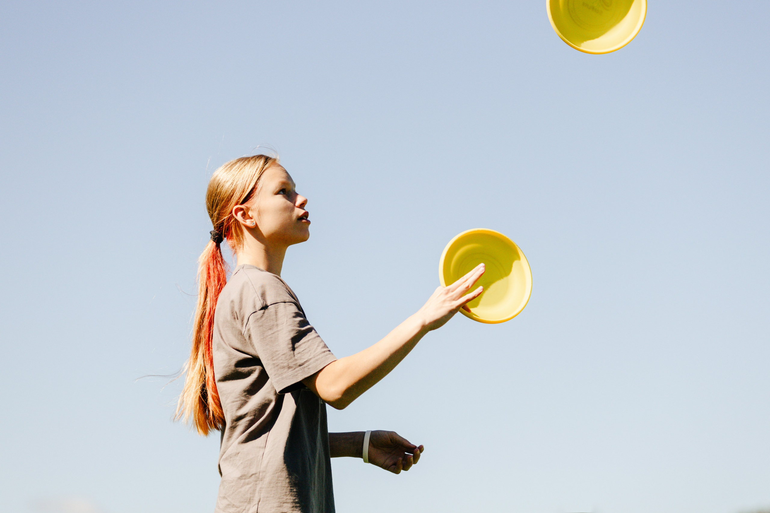 Фризби / лагерь с Ариной в Вуфпарке. Фотограф Кузина Вера