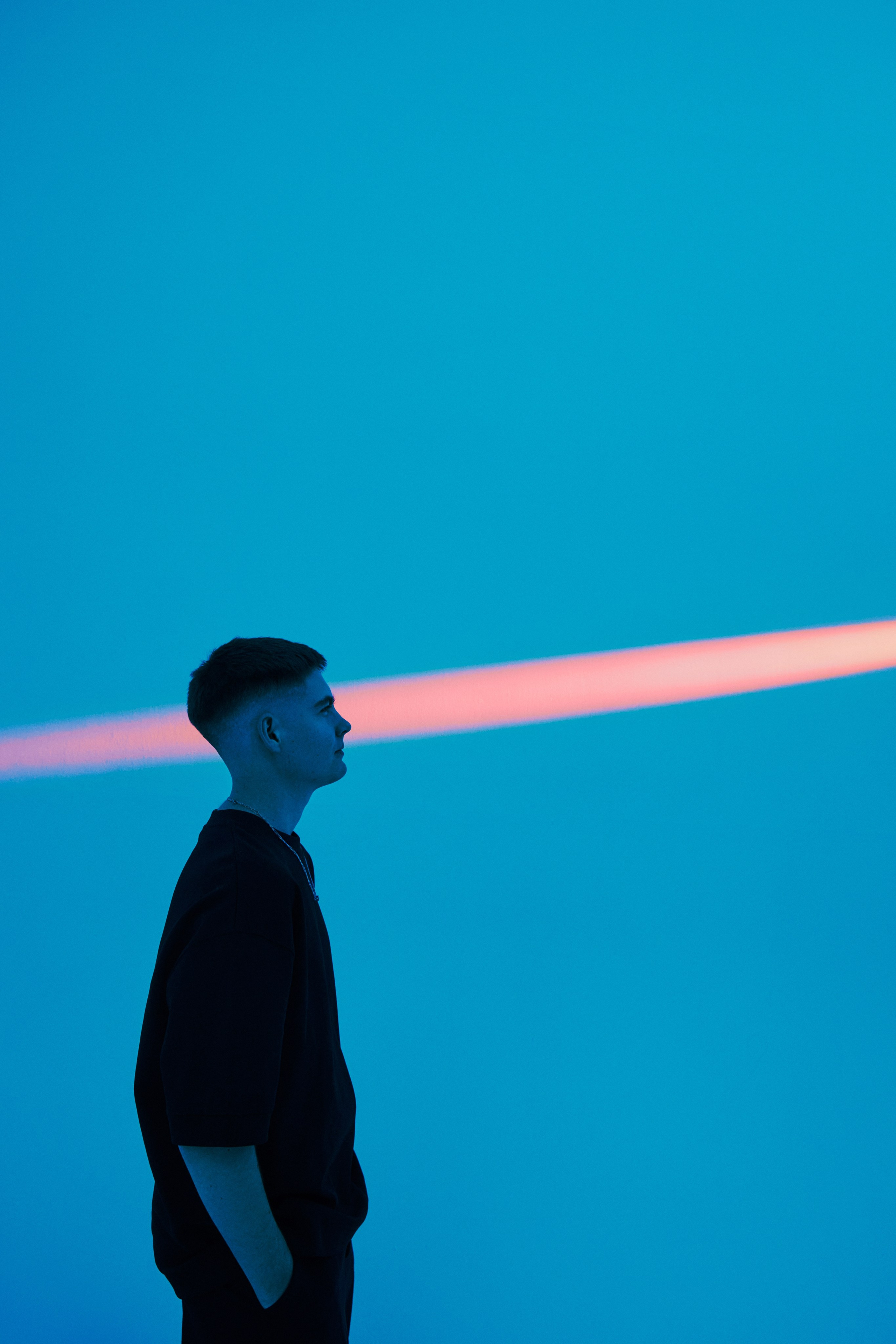 Креативная студийная фотосессия диджея NNK: яркий стиль и эмоции. Дмитрий Мазуркевич: Профессиональный Репортажный Фотограф