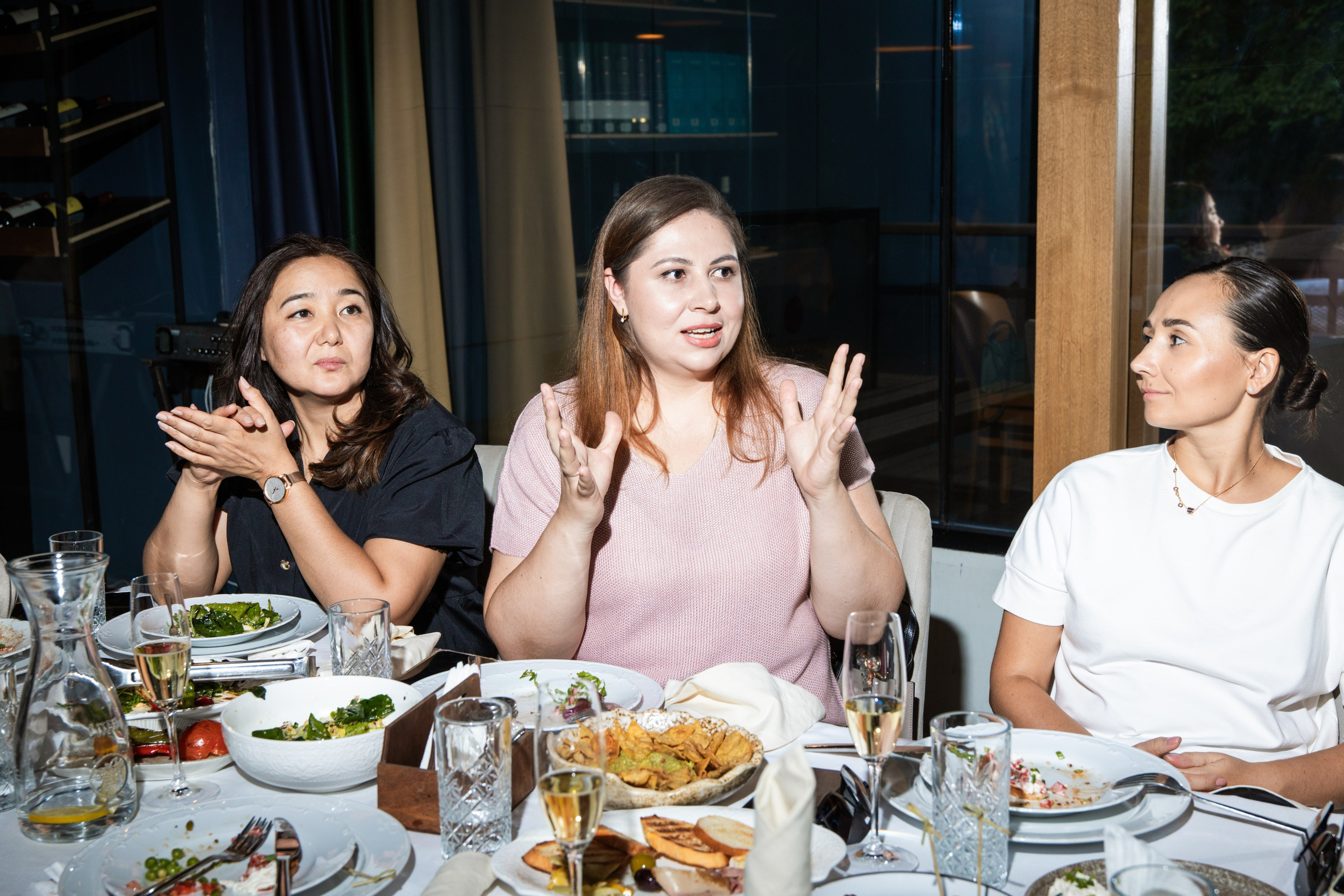 Couch. Свадебный и студийный фотограф в Алматы Ильяс Кырбаев