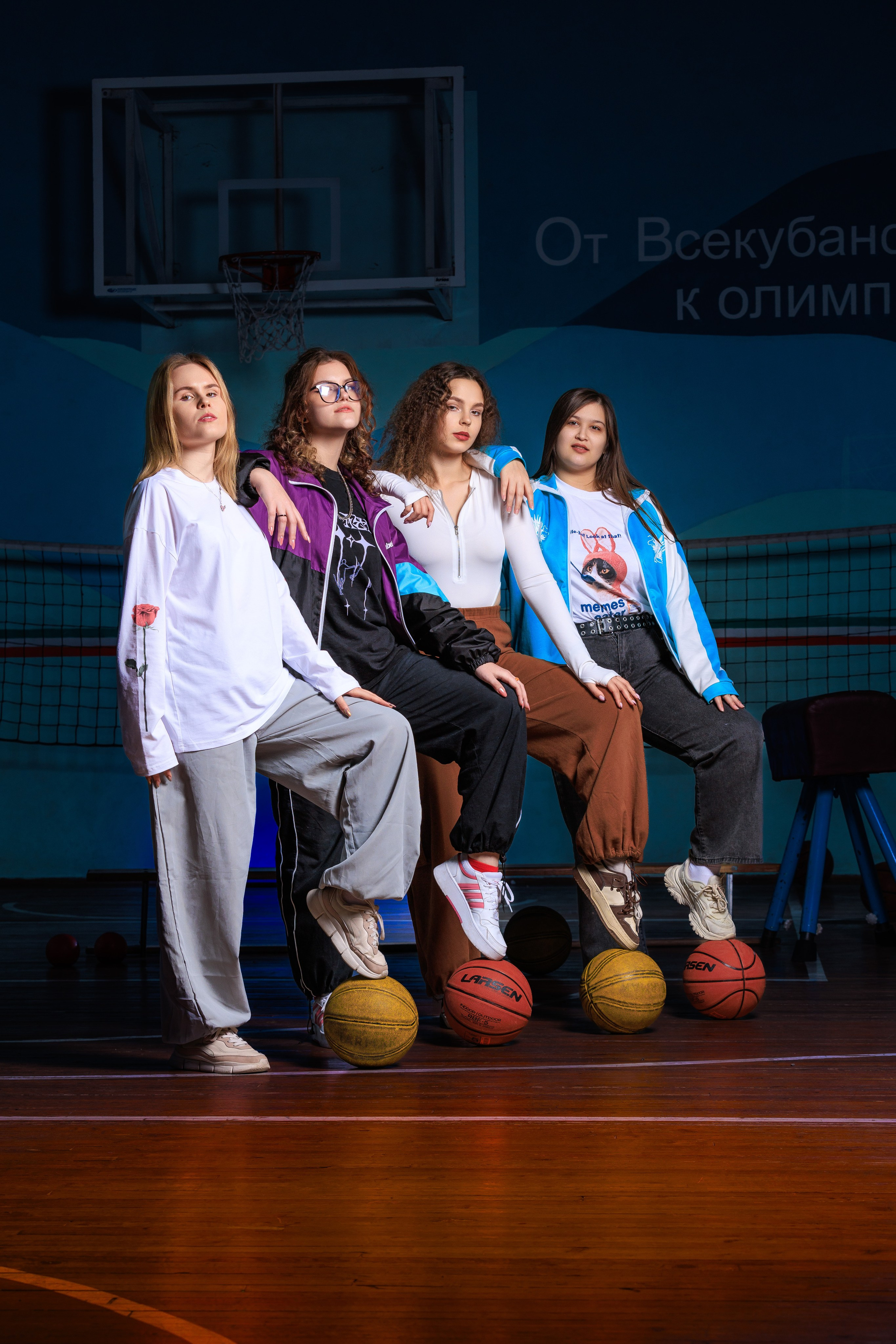 Смотреть фотки в спортзале. Выпускные альбомы Геленджик, Новороссийск, Краснодар, Туапсе