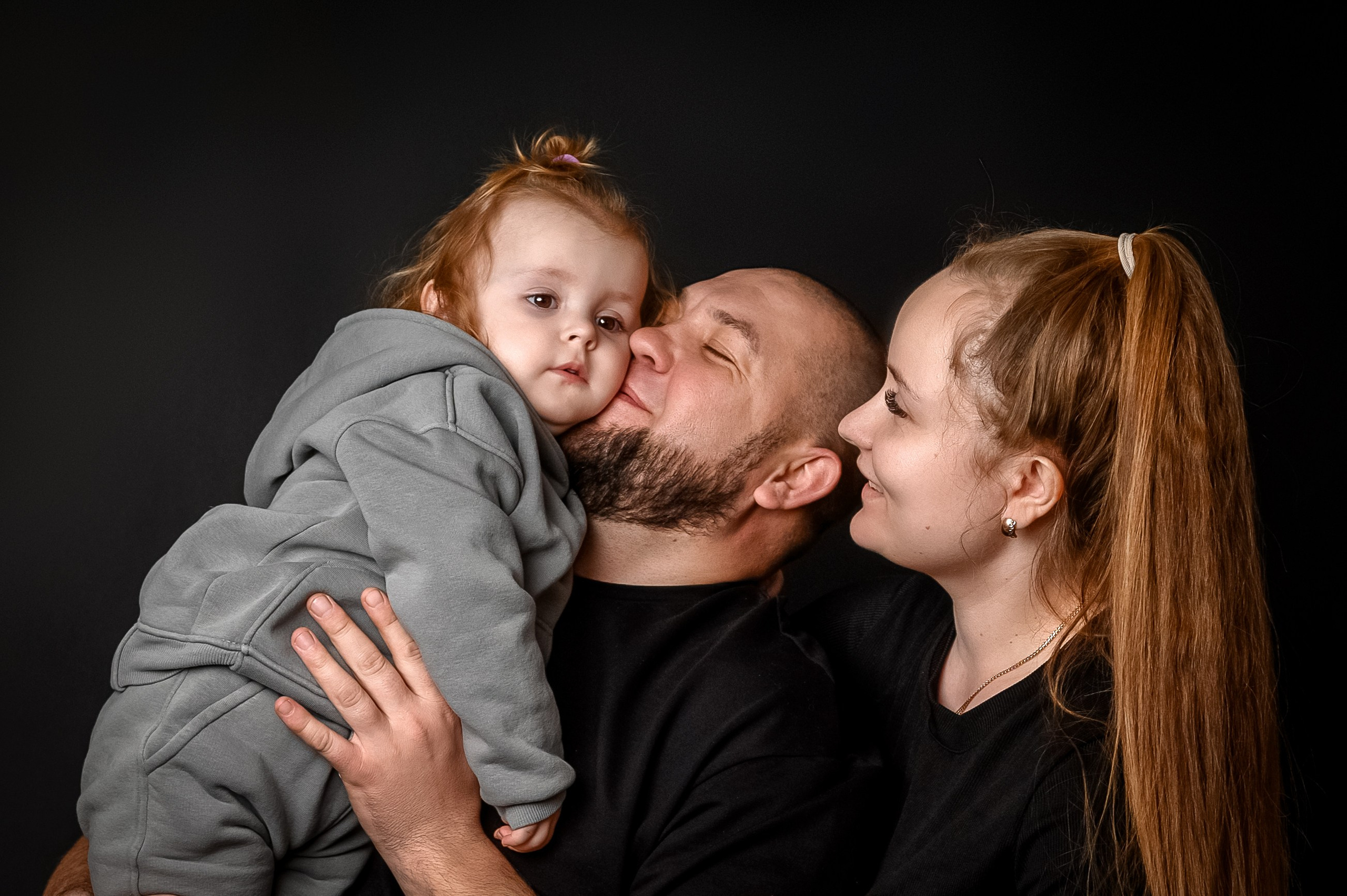 На черном фоне. Семейный и детский фотограф в Канске и Канском р-не, Красноярск и