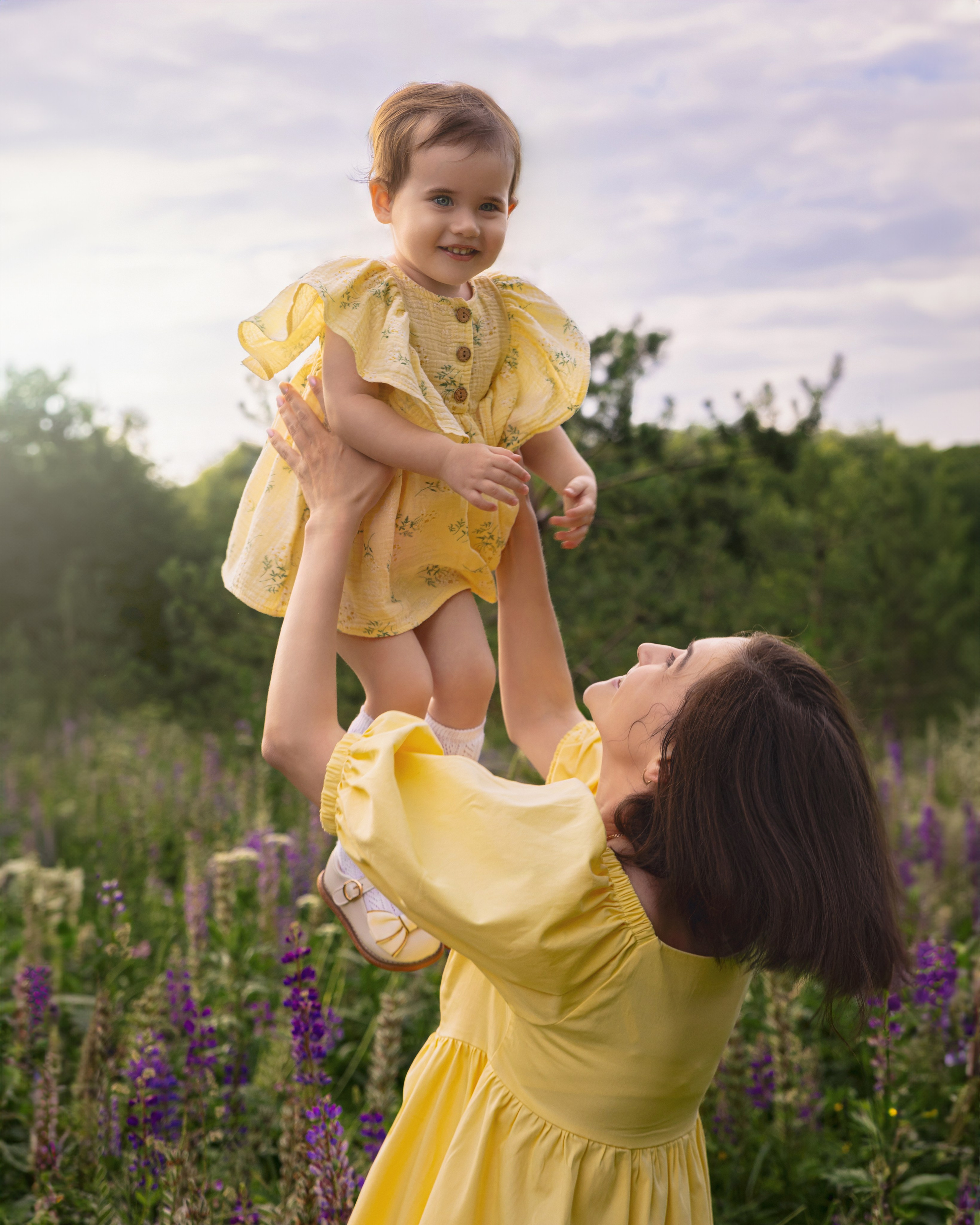 Мама с дочкой в поле люпинов. Трубинова Екатерина | Семейный фотограф | Москва